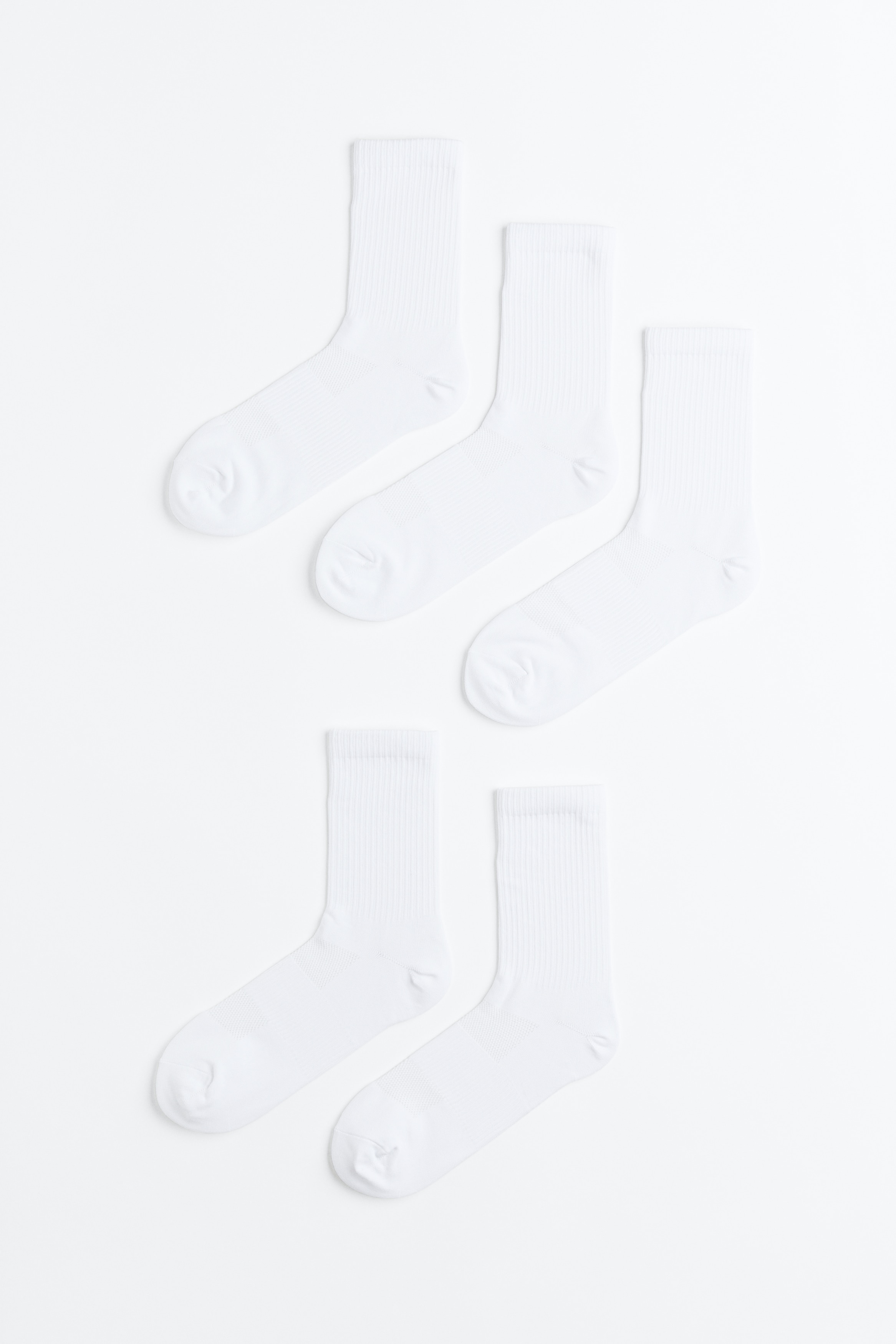 수분을 빠르게 흡수하여 편안하고 쾌적한 활동을 도와주는 부드러운 기능성 DryMove™ 소재의 파인니트 스포츠 양말 세트. 발목 부분 리브드 마감. 신축성 상단. 이미지