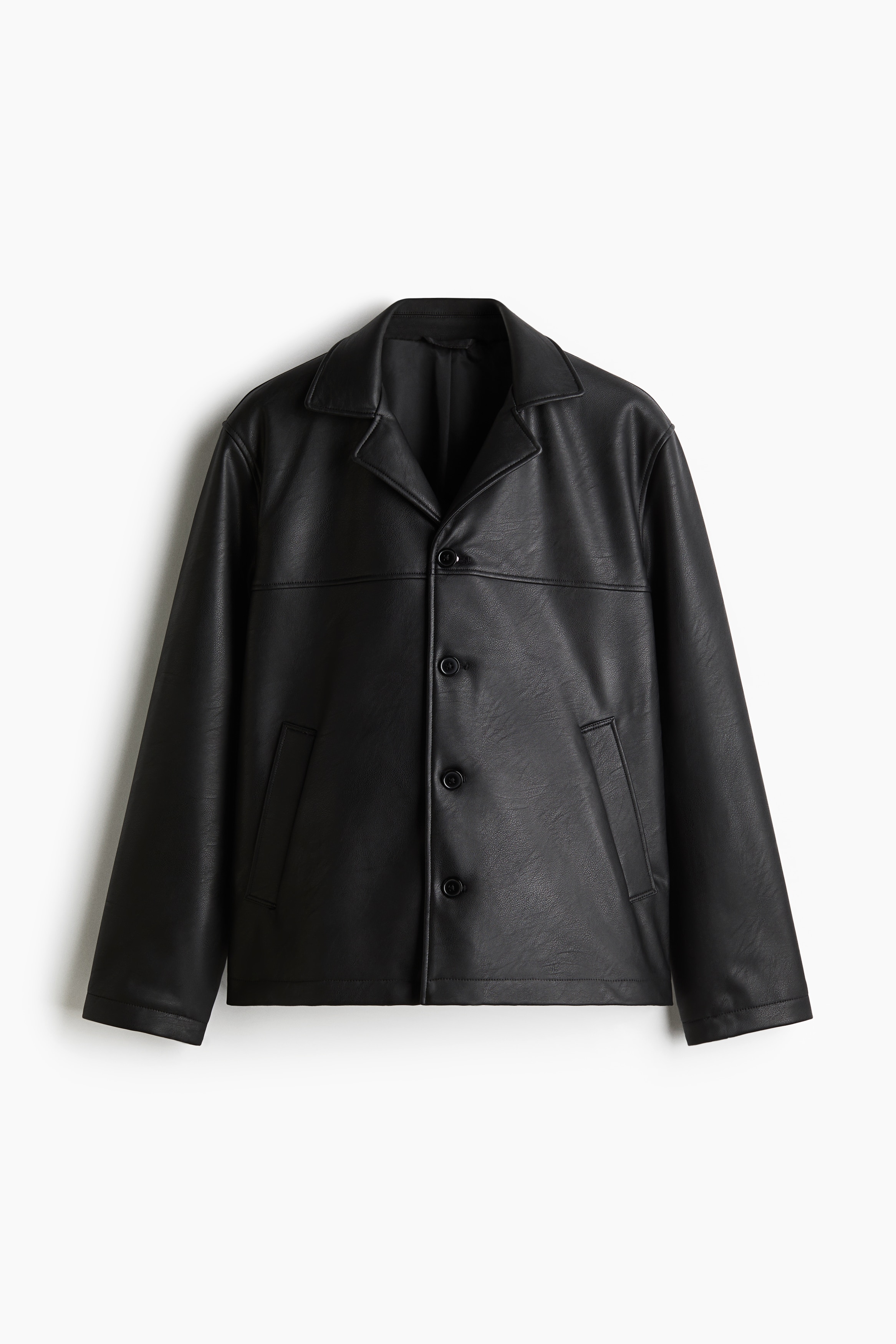 칼라와 노치트 라펠이 있는 코팅 패브릭 소재의 셔츠 재킷. 앞면 버튼 클로징. 뒷면 요크. 사선 방향의 웰트포켓. 내부 포켓. 착용감이 편안하고 클래식한 레귤러핏 실루엣. 안감 부착. 이미지