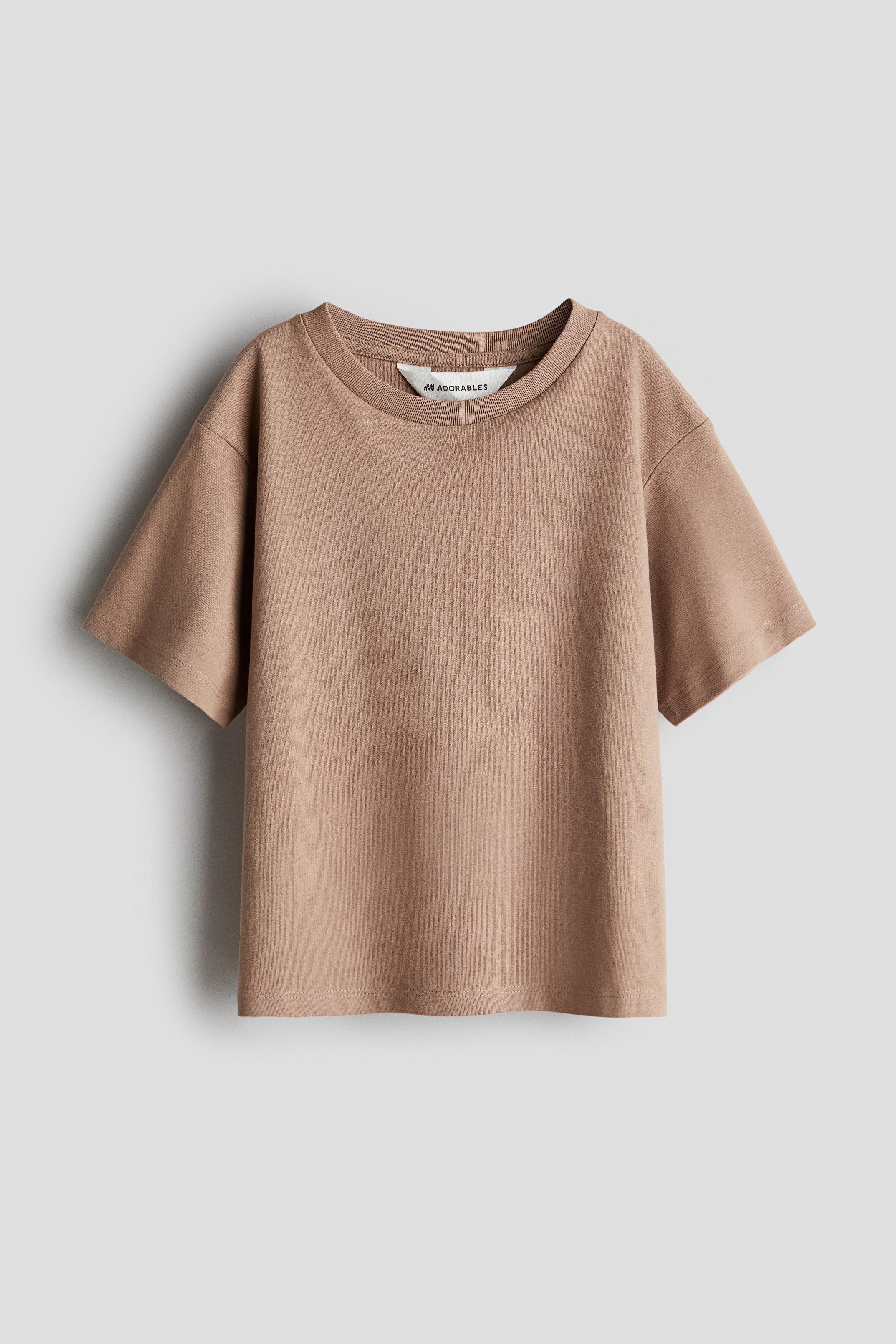 H & M Adorables. 고급 코튼을 사용한 부드러운 저지 소재의 오버사이즈 티셔츠. 리브드 마감된 라운드 네크라인. 드롭 숄더. 높은 GSM으로 도톰하고 견고하면서도 편안한 코튼 소재를 사용합니다. H & M Adorables 컬렉션은 시대를 초월한 매력을 지닌 매우 편안하고 고급스러운 제품들로 엄선된 컬렉션입니다. 이미지