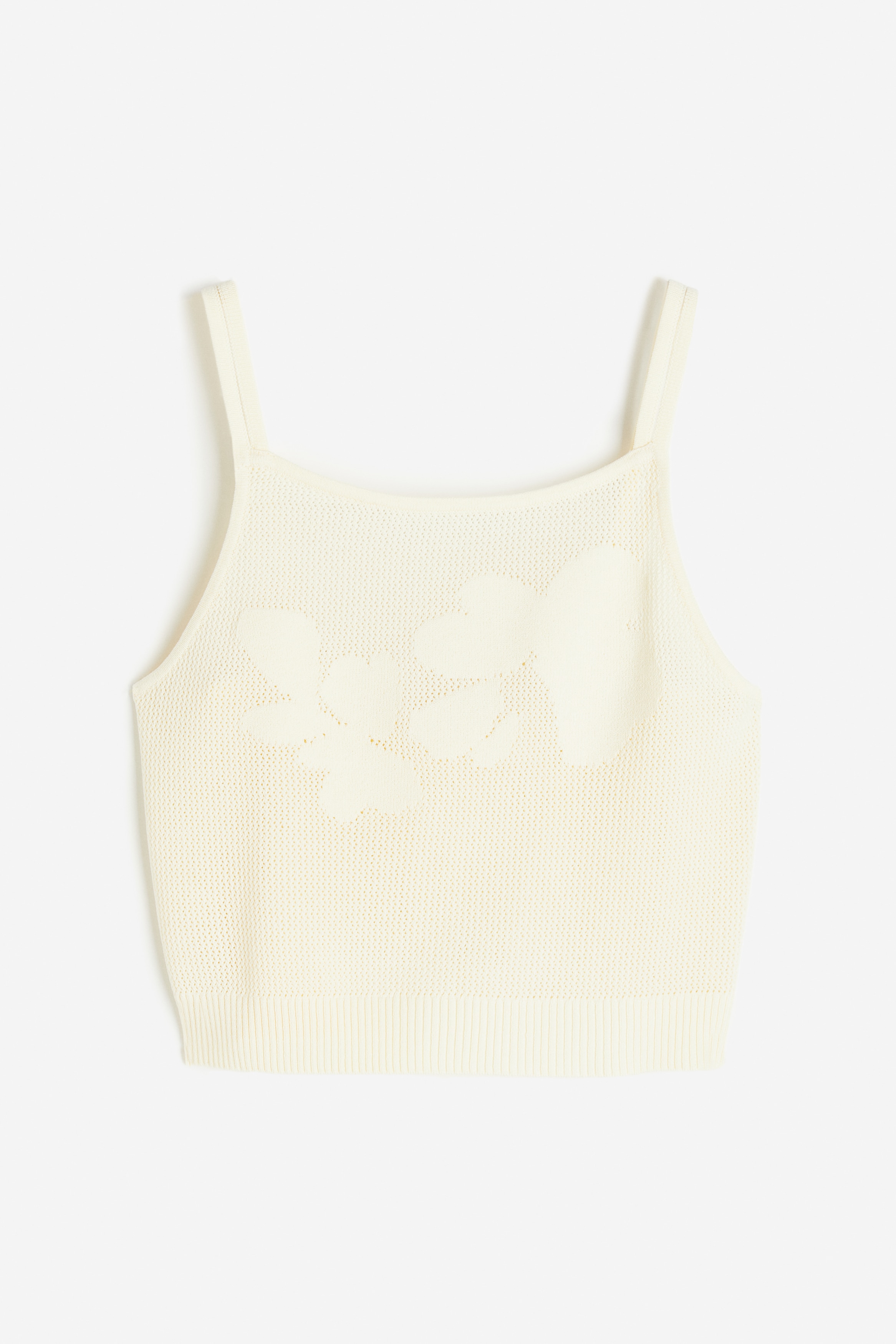 부드러운 니트 소재의 크롭트 탑. 가슴 부분에 파인니트 디테일이 있음. 스퀘어넥. 가는 더블 어깨 스트랩. 리브드 헴라인. 이미지