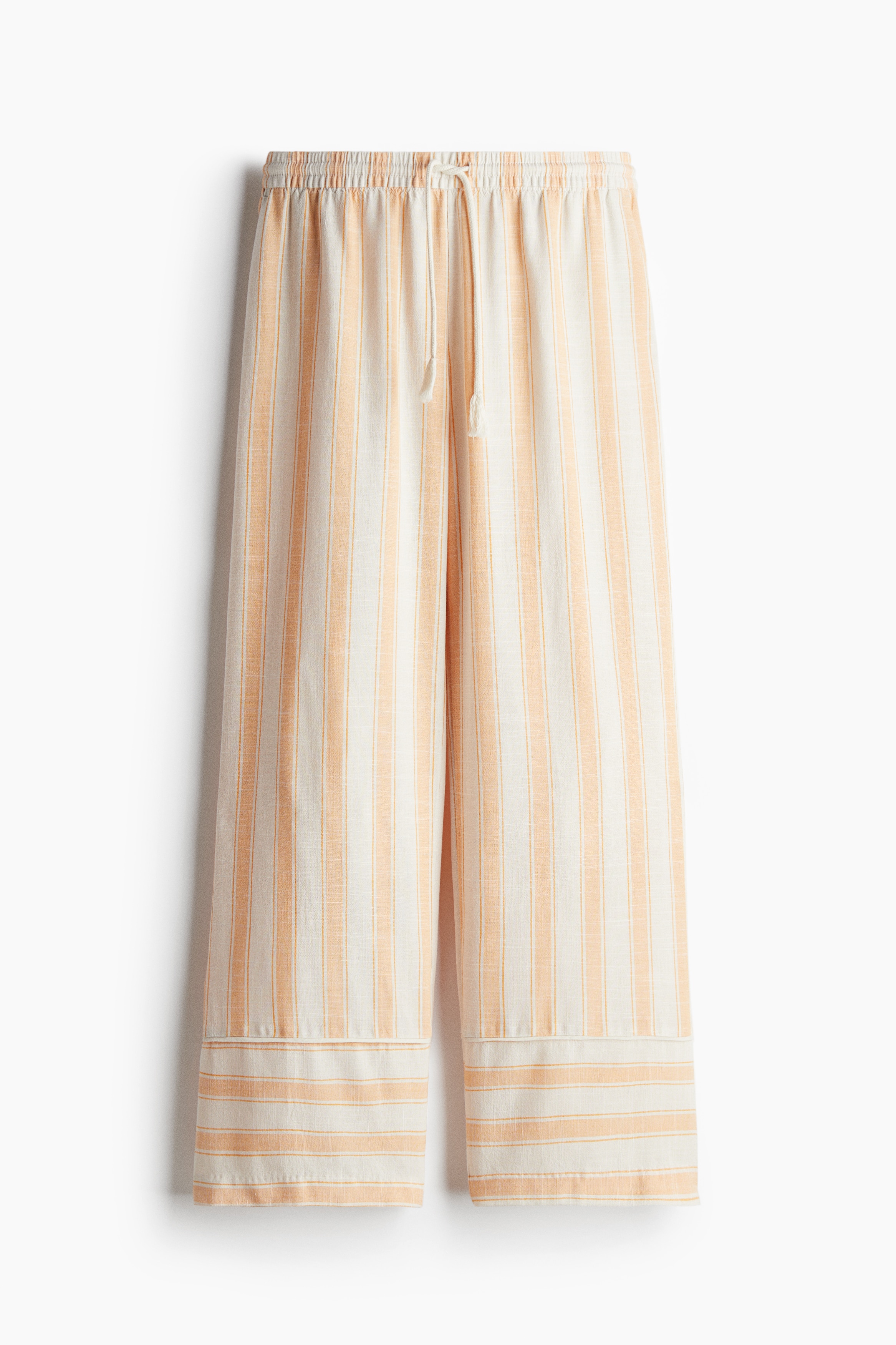 비스코스와 리넨이 혼방된 가벼운 소재의 루즈핏 팬츠. 드로스트링이 있는 신축성 허릿단. 사선 방향의 옆면 포켓. 스트레이트 레그. 이미지