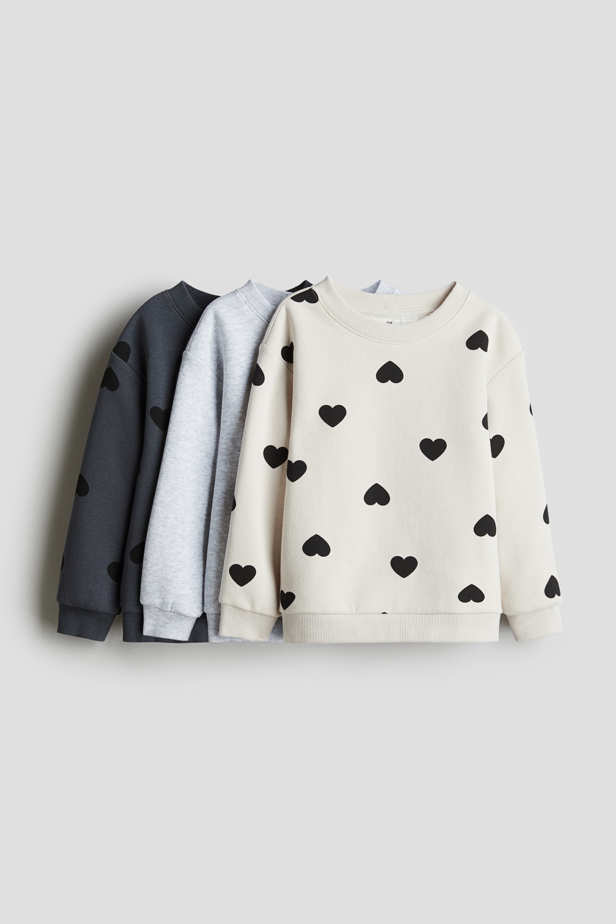 내부가 부드럽게 기모처리된 긴소매 스웨트셔츠 세트. 라운드넥. 드롭 숄더. 리브드 트리밍. 이미지