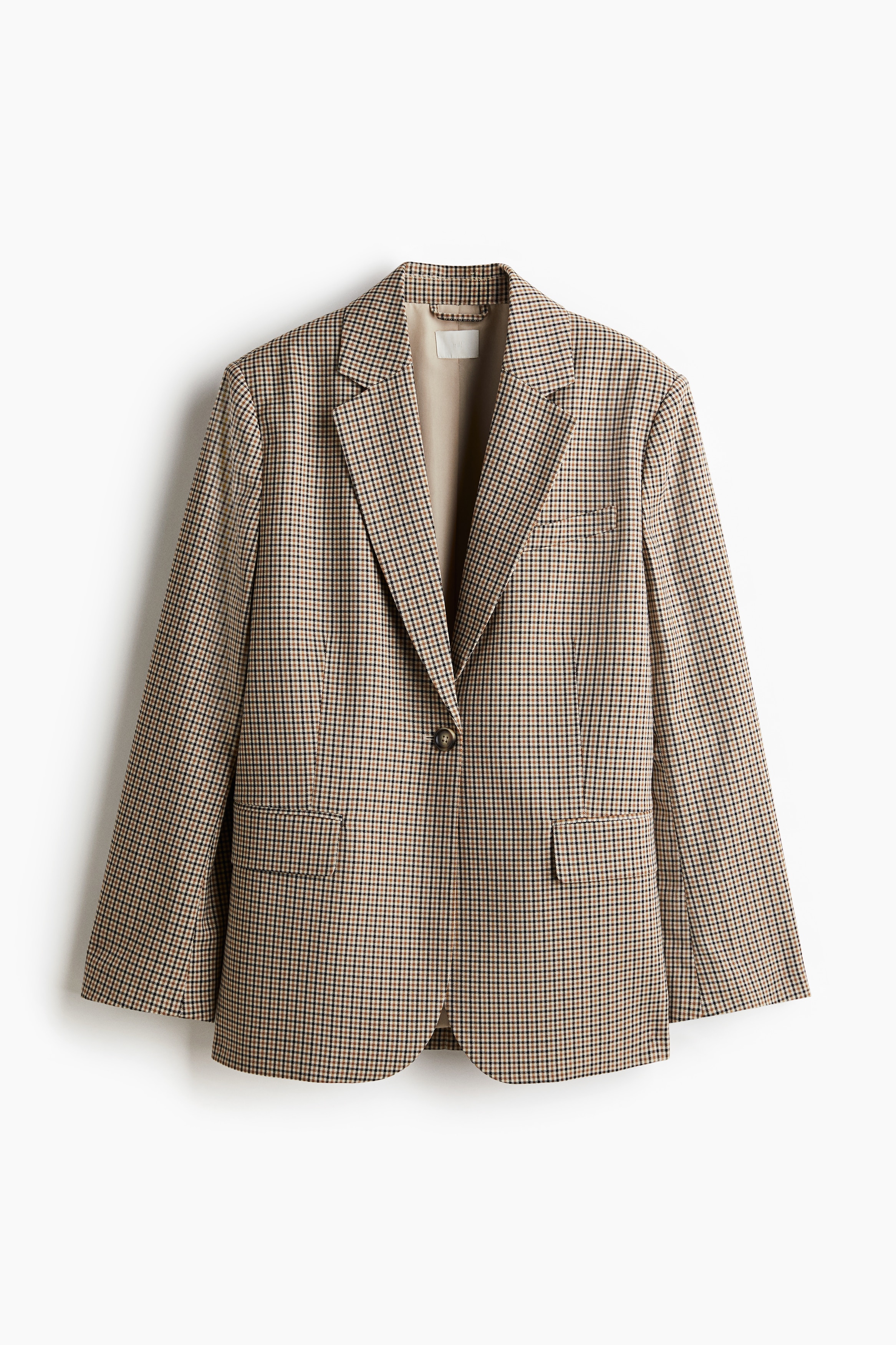 노치트 라펠이 있는 싱글 브레스티드 재킷. 루즈핏. 앞면 버튼 클로저. 숄더 패드 내장. 가슴 페이크 웰트포켓. 플랩이 있는 앞면 하단 웰트포켓. 안감 부착. 이미지