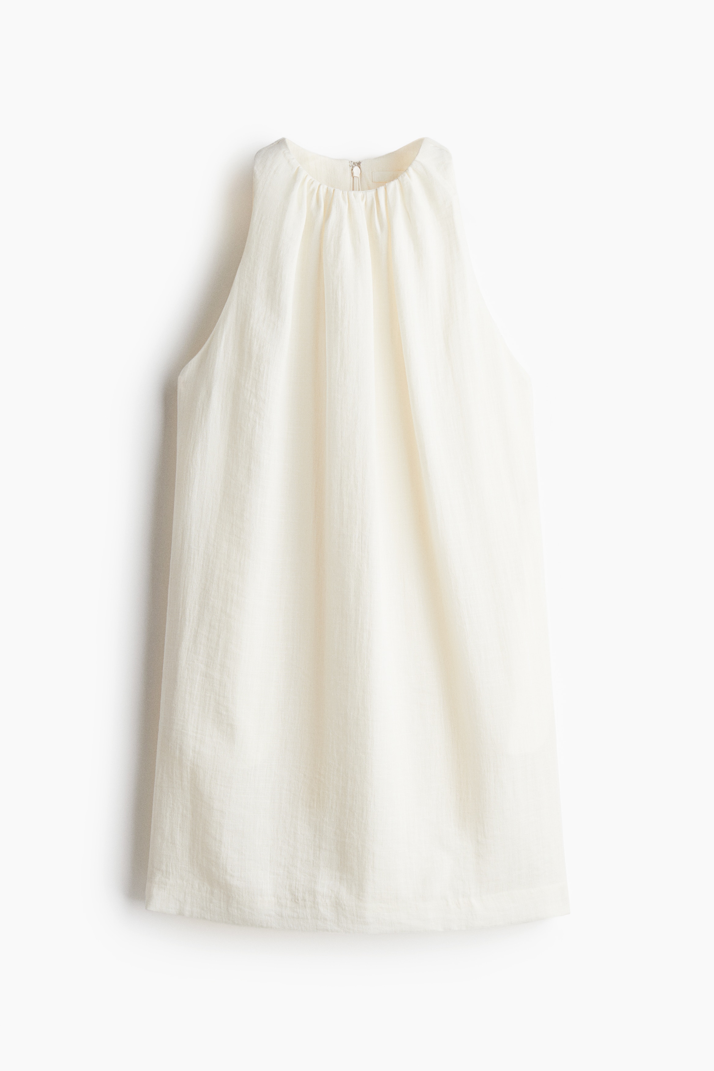 우븐 소재의 슬리브리스 미니 원피스. 주름이 잡힌 라운드넥. 뒷면 히든 지퍼와 후크 클로저. 옆면 히든 포켓. 스트레이트 헴라인. 안감 부착. 이미지