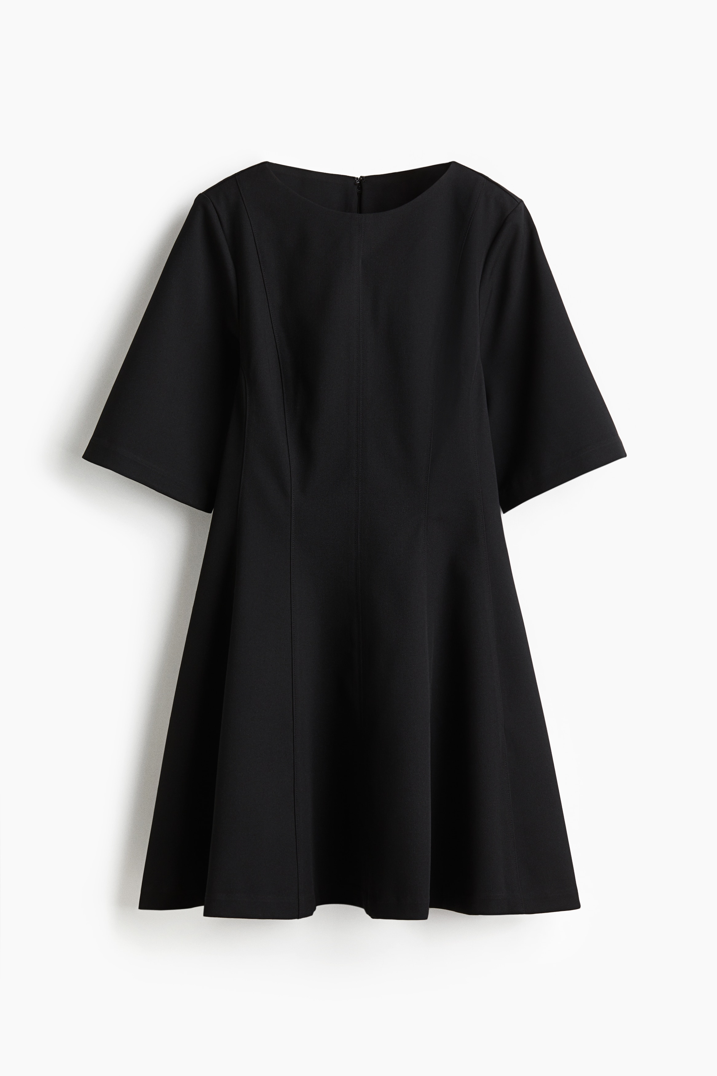 트윌 소재의 라운드넥 미니 원피스. 뒷면 히든 지퍼와 후크 클로저. 5부 소매. 노출된 앞뒷면 솔기가 허리 부분에 입체감을 주는 디자인. 안감 생략. 이미지