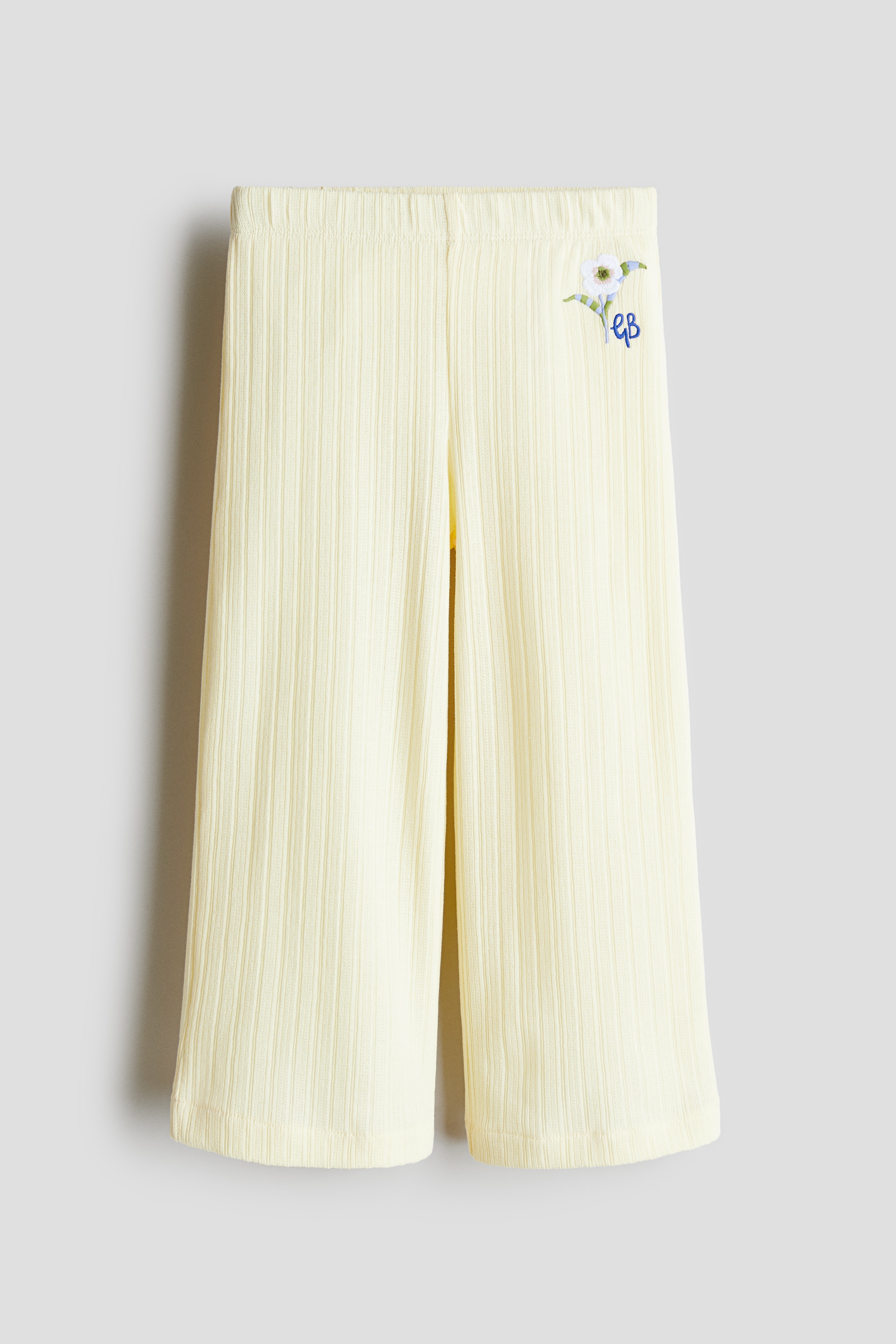 H & M x Georgia Beaumont. 코튼을 사용한 부드러운 포인텔 저지 소재의 팬츠. 플라워 디테일. 신축성 허릿단. 와이드 레그. 이미지