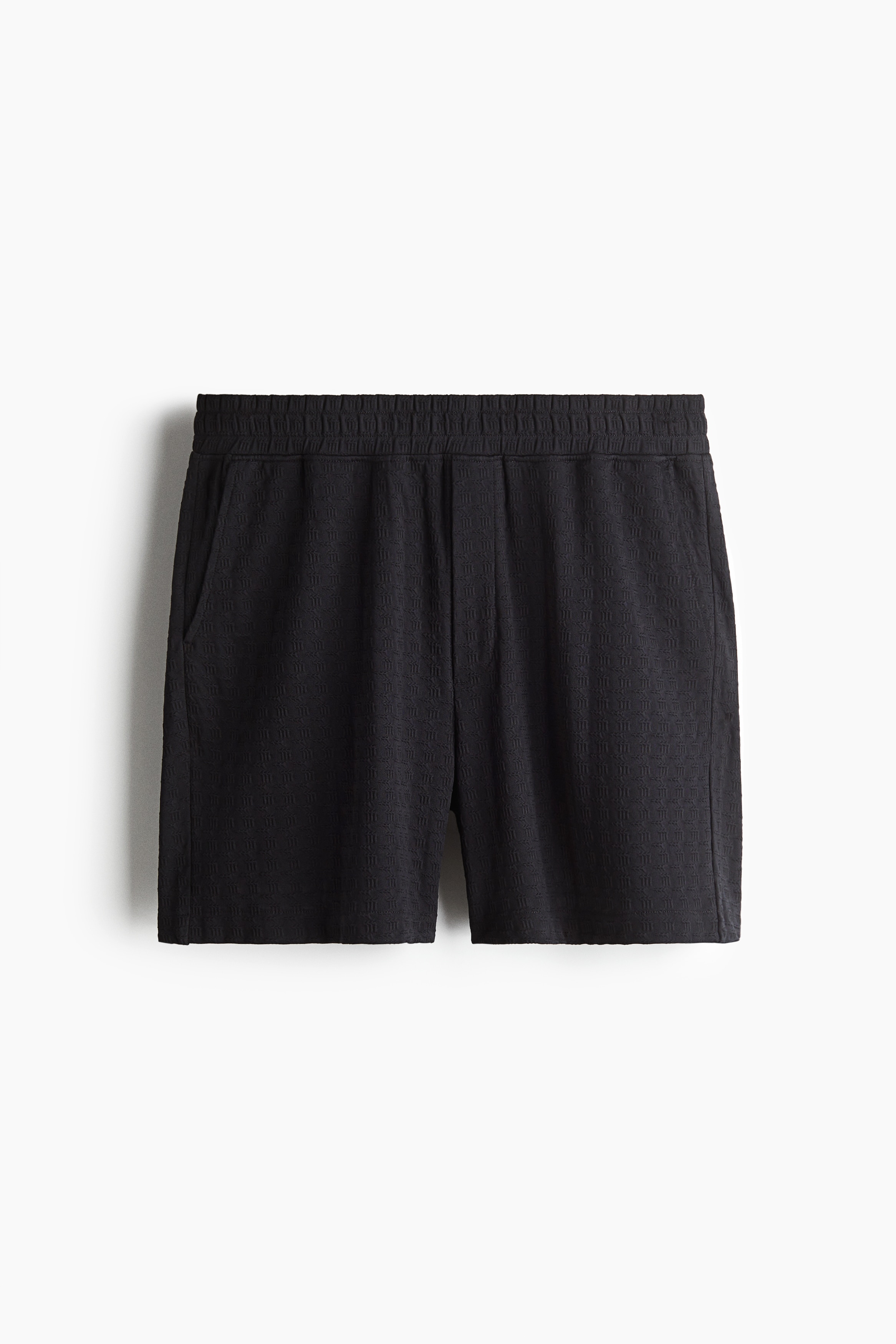 텍스처가 있는 우븐 소재의 반바지. 드로스트링이 내장된 신축성 허릿단. 페이크 플라이. 사선 방향의 옆면 포켓. 뒷면 웰트포켓. 착용감이 편안하고 클래식한 레귤러핏 실루엣. 이미지