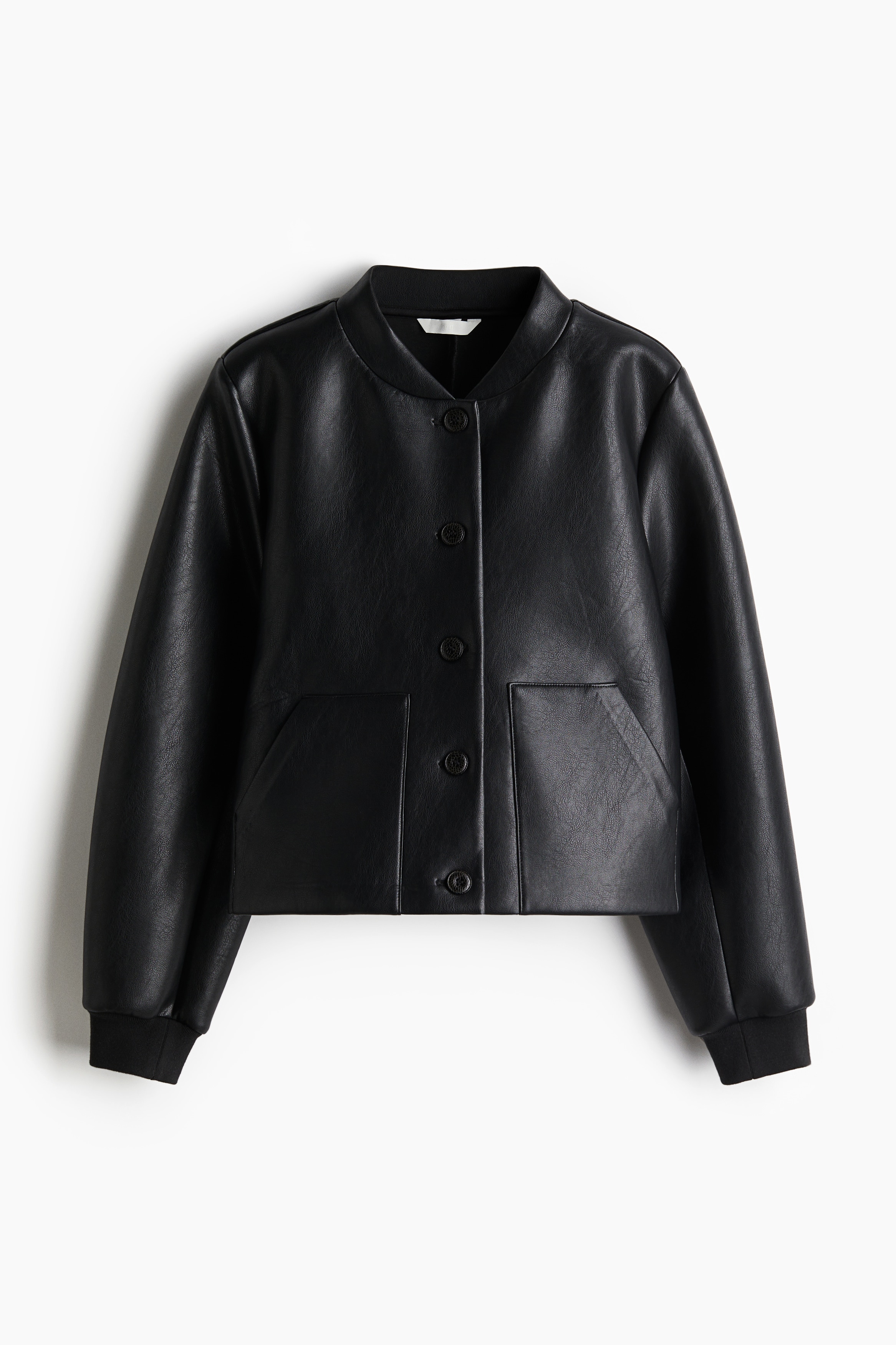 코팅처리된 패브릭 소재의 버튼업 재킷. 하프넥. 앞면 패치포켓. 리브드 소맷단. 이미지