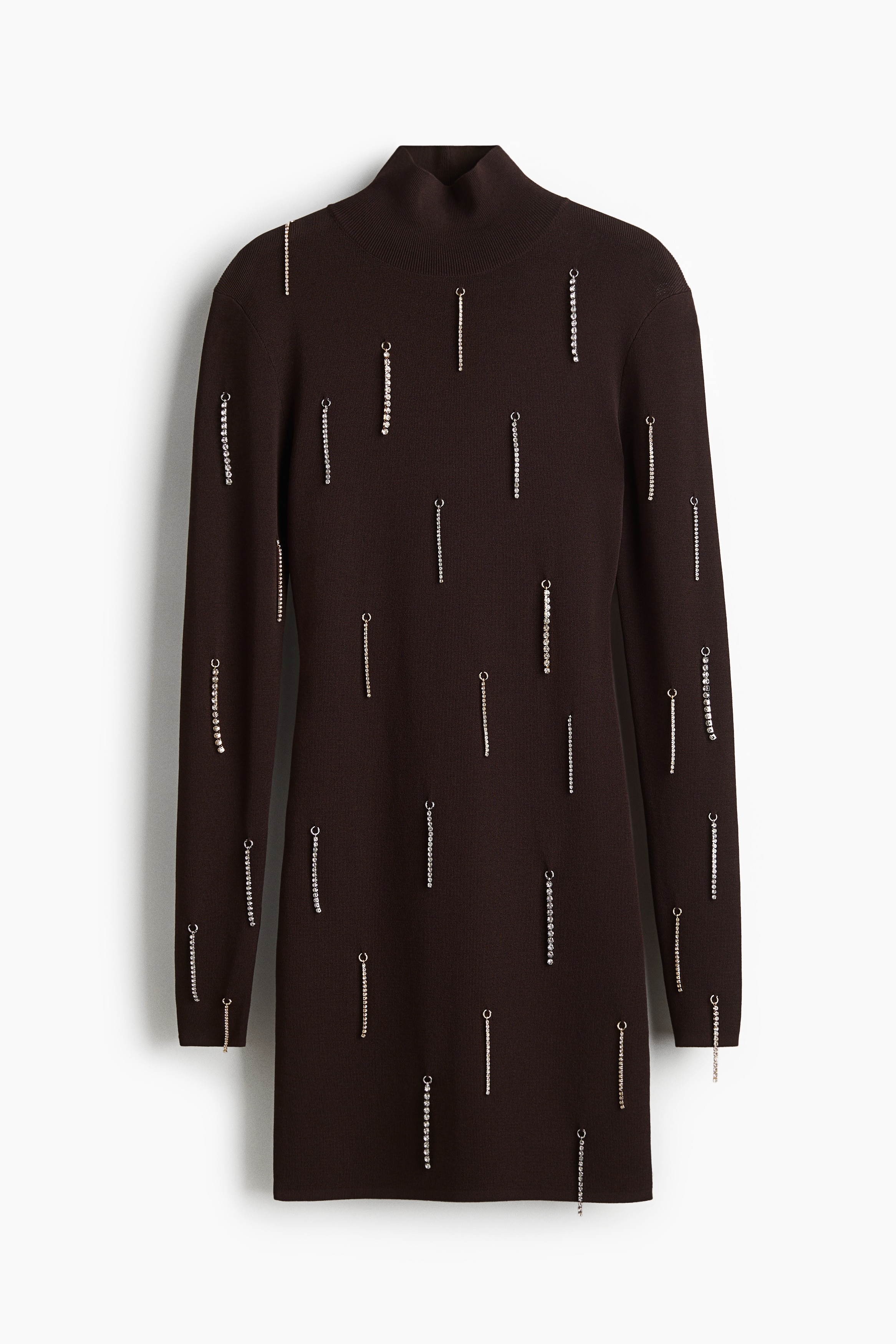 촘촘한 니트 소재의 피트되는 터틀넥 미니 드레스. 피트되는 긴소매. 앞면과 소매의 반짝이는 라인스톤 체인으로 프린지 패턴을 연출한 디자인. 이미지