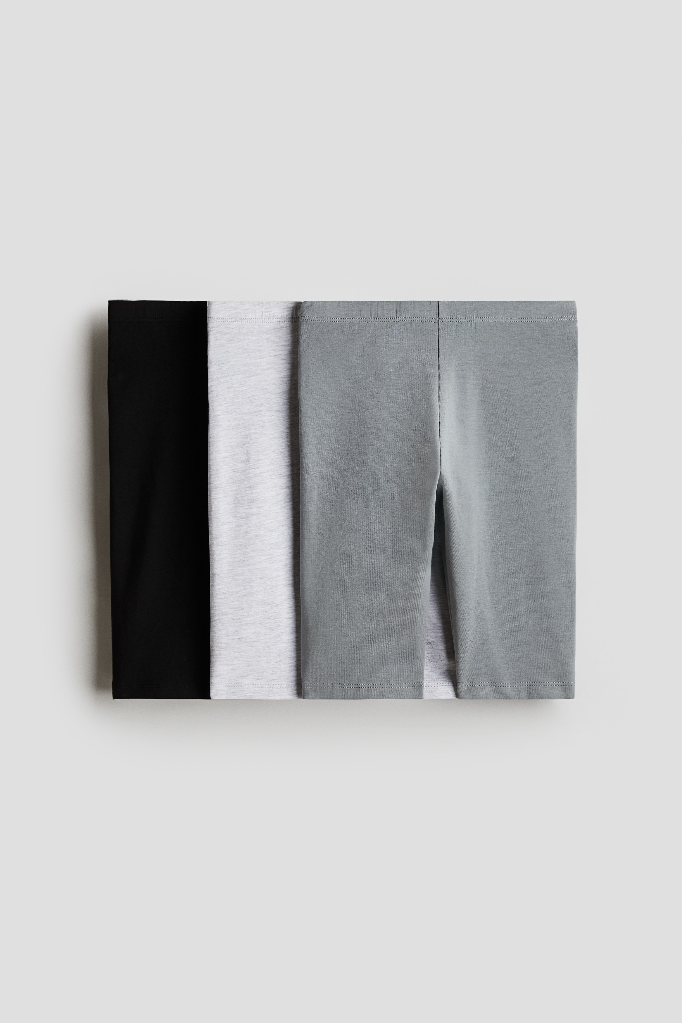 부드러운 저지 소재의 사이클링 반바지. 밴딩이 내장된 허릿단. 이미지