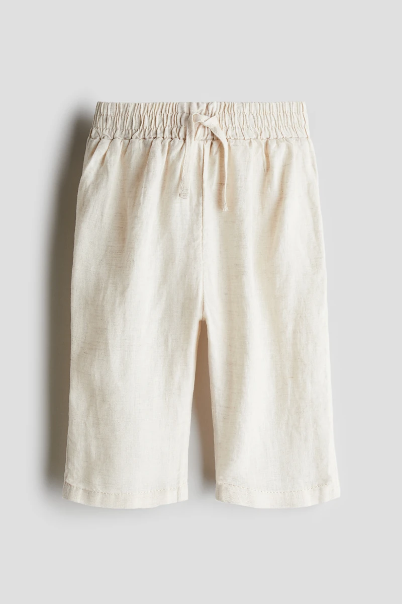 H & M Adorables. 따뜻한 여름 시즌에 알맞은 부드럽고 가벼운 리넨 소재의 팬츠. 힙과 허벅지 부분이 루즈핏으로 처리됨. 테이퍼드 레그. 스모킹 주름이 잡힌 신축성 허릿단에 드로스트링 장식이 있음. 뒷면 패치포켓. 리넨은 시간이 지날수록 부드러워지는 가벼운 질감과 빠른 건조 특성을 지닌 유행을 타지 않는 섬유입니다. H & M Adorables 컬렉션은 시대를 초월한 매력을 지닌 매우 편안하고 고급스러운 제품들로 엄선된 컬렉션입니다. 이미지1