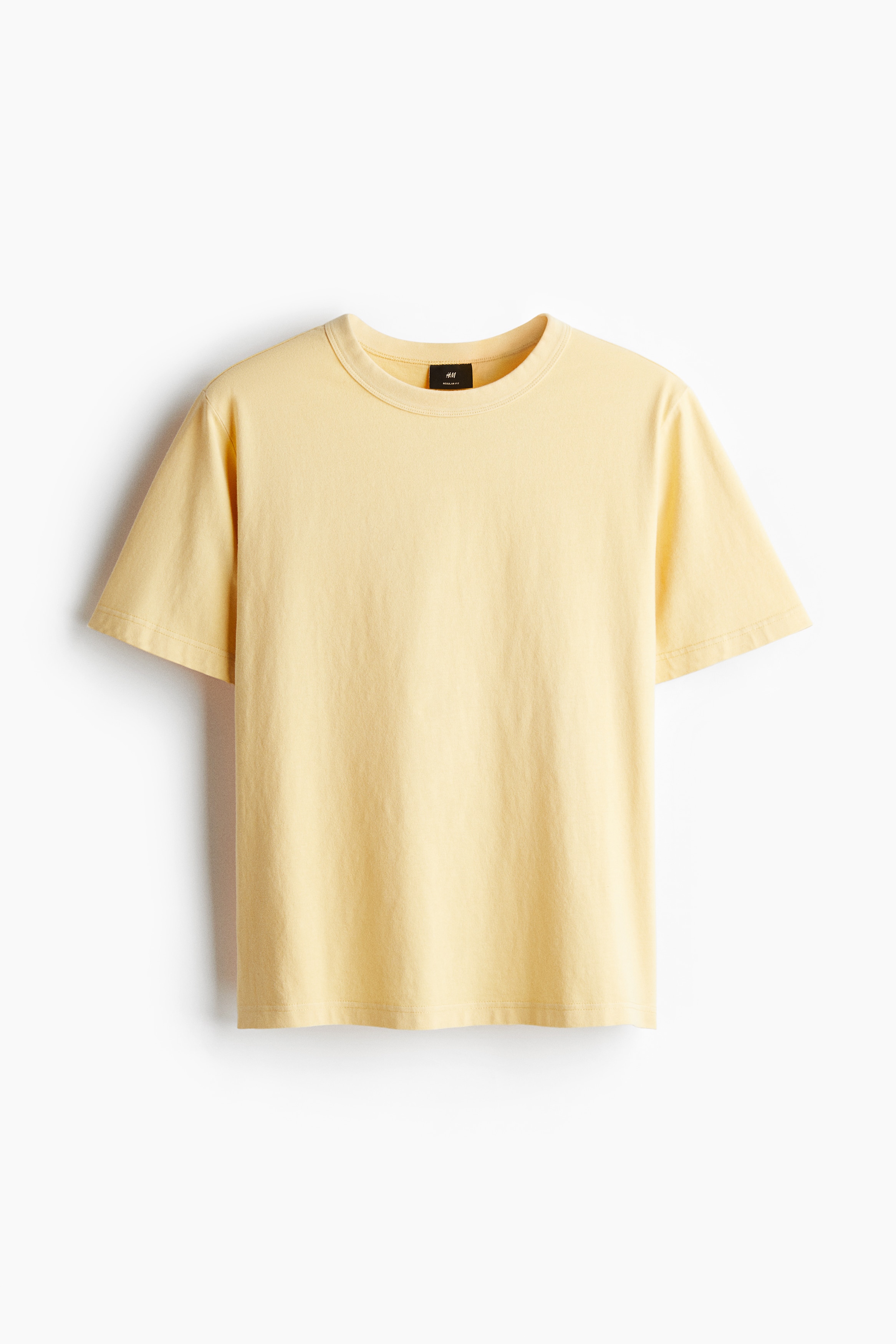 가벼운 코튼 저지 소재의 티셔츠. 리브드 마감된 라운드넥. 스트레이트 헴라인. 착용감이 편안하고 클래식한 레귤러핏 실루엣. 이미지