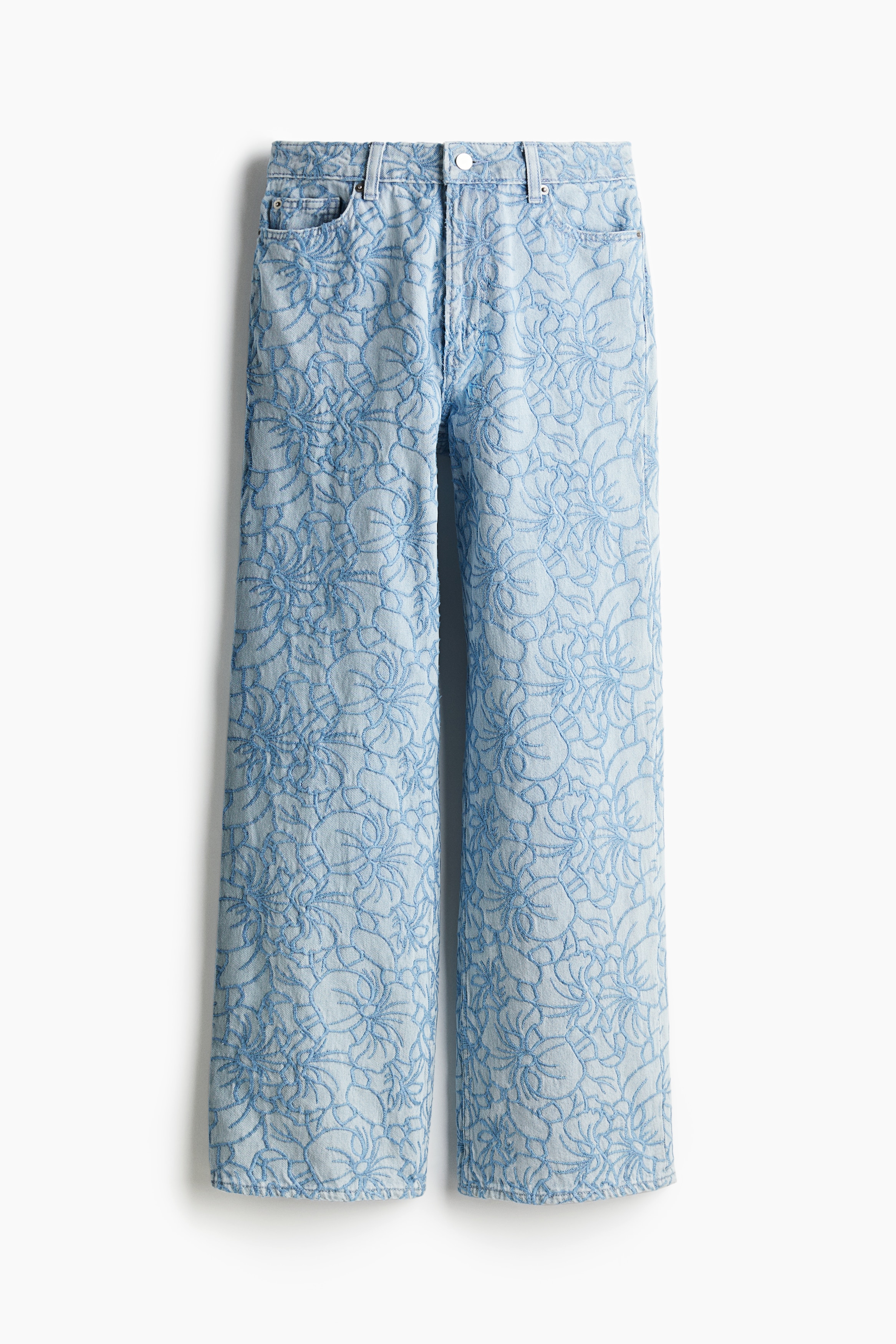 플로럴 자수 패턴으로 마감된 코튼 데님 소재의 5포켓 진. 레귤러 웨이스트. 지퍼와 버튼 클로징. 스트레이트 레그. 이미지