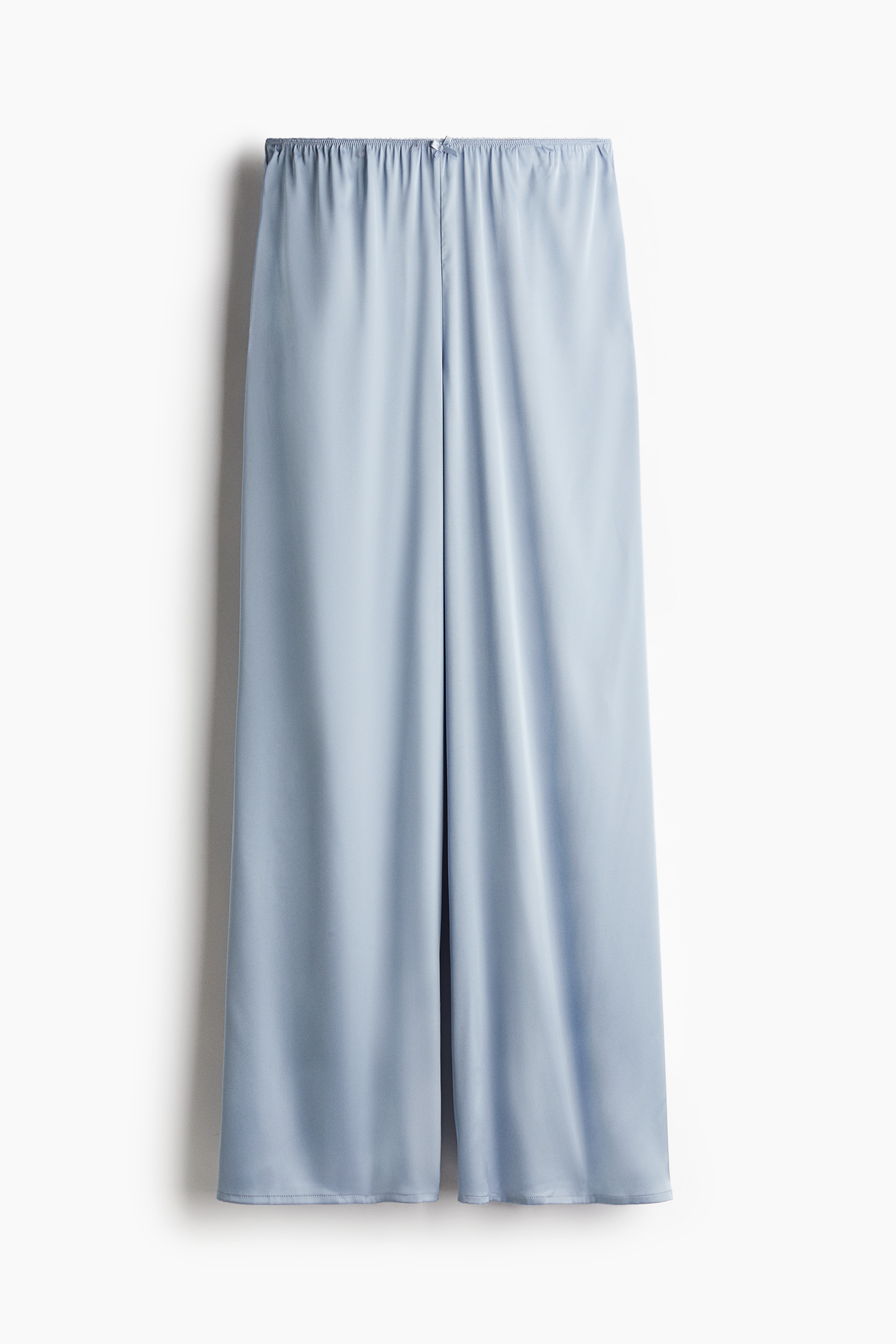 부드럽게 드레이핑된 새틴 소재의 파자마 팬츠. 피코 스타일로 트리밍된 신축성 허릿단. 스트레이트 레그. 이미지