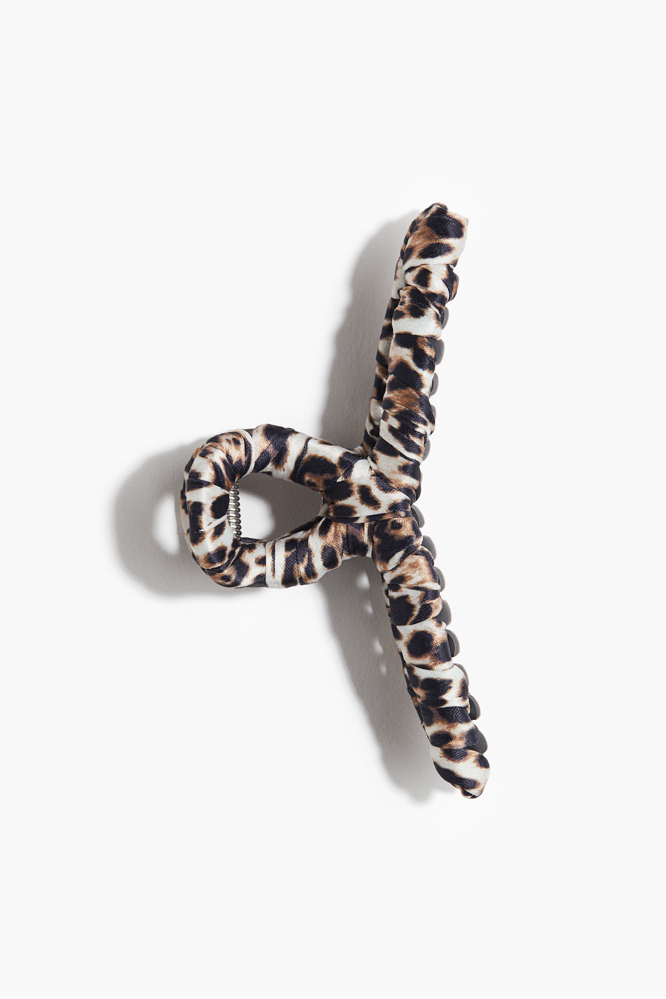 새틴 리본으로 커버된 플라스틱 소재의 집게핀. 길이 11cm. 이미지