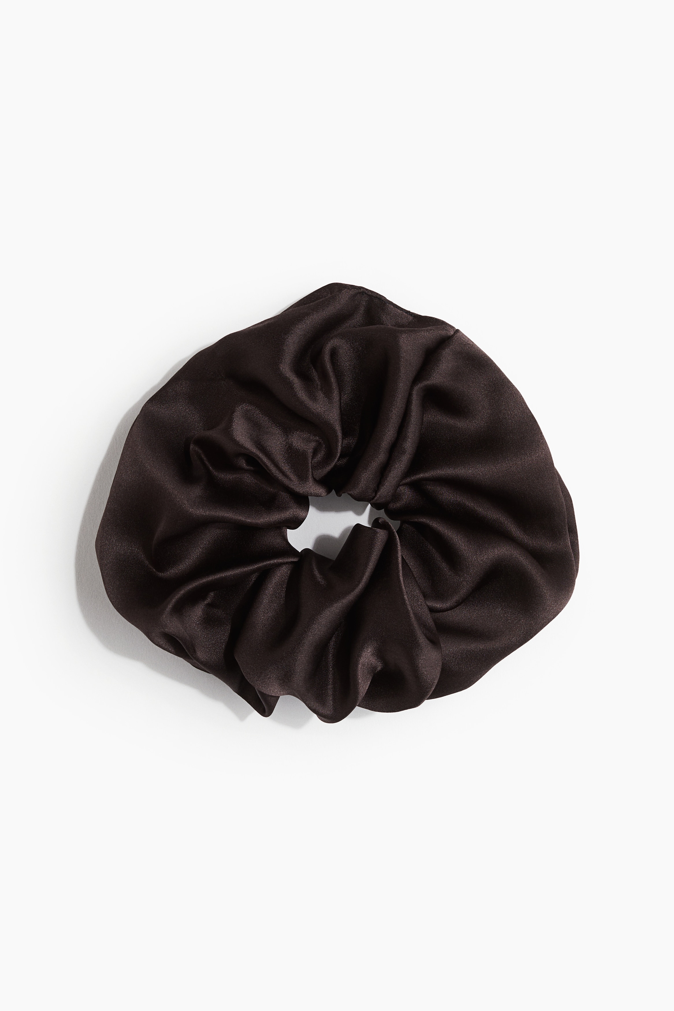 모발 손상을 최소화하는 멀베리 실크 소재의 큼직한 신축성 머리끈. 이미지