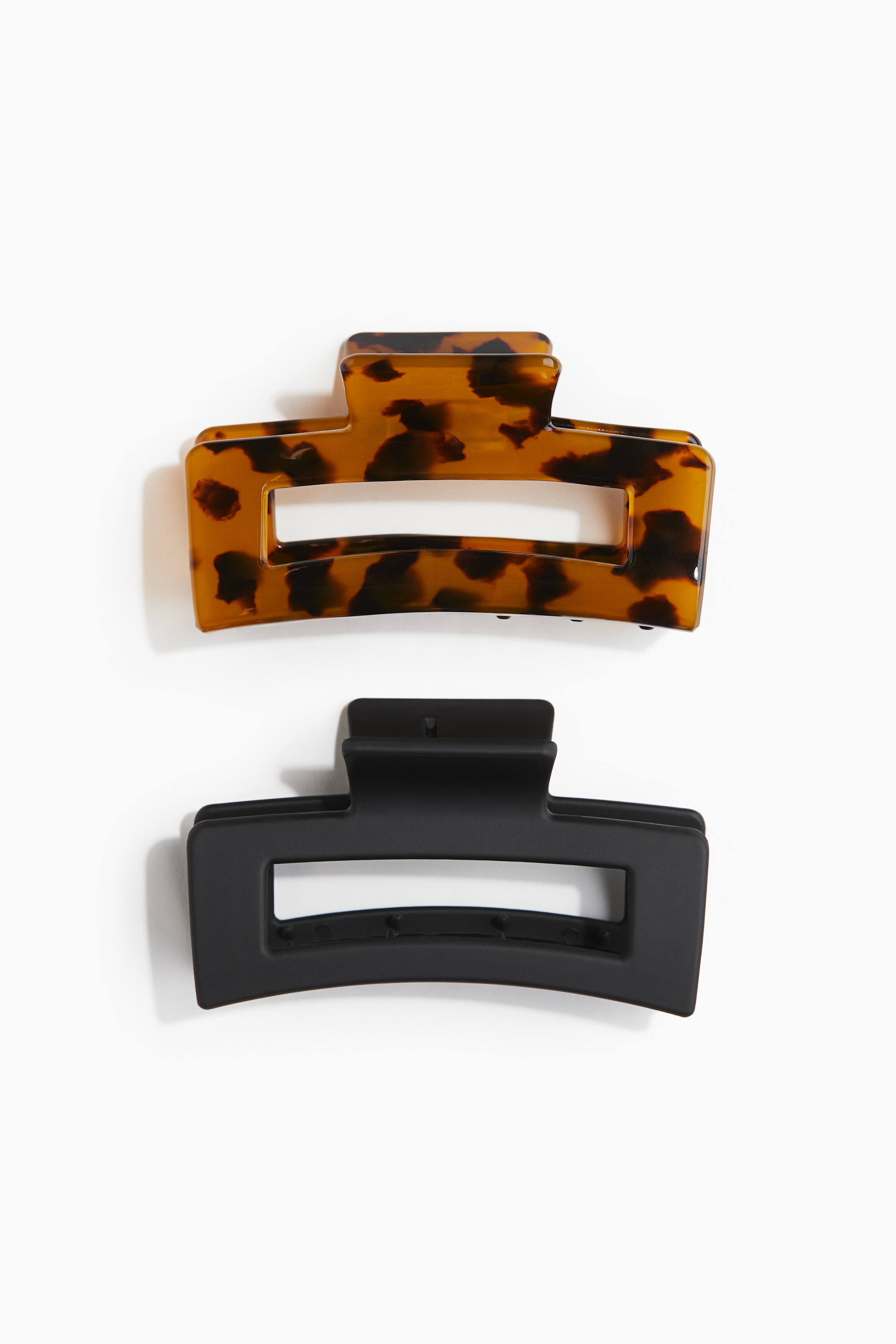 플라스틱 소재의 헤어 클로 세트. 깊이 8.5cm. 이미지