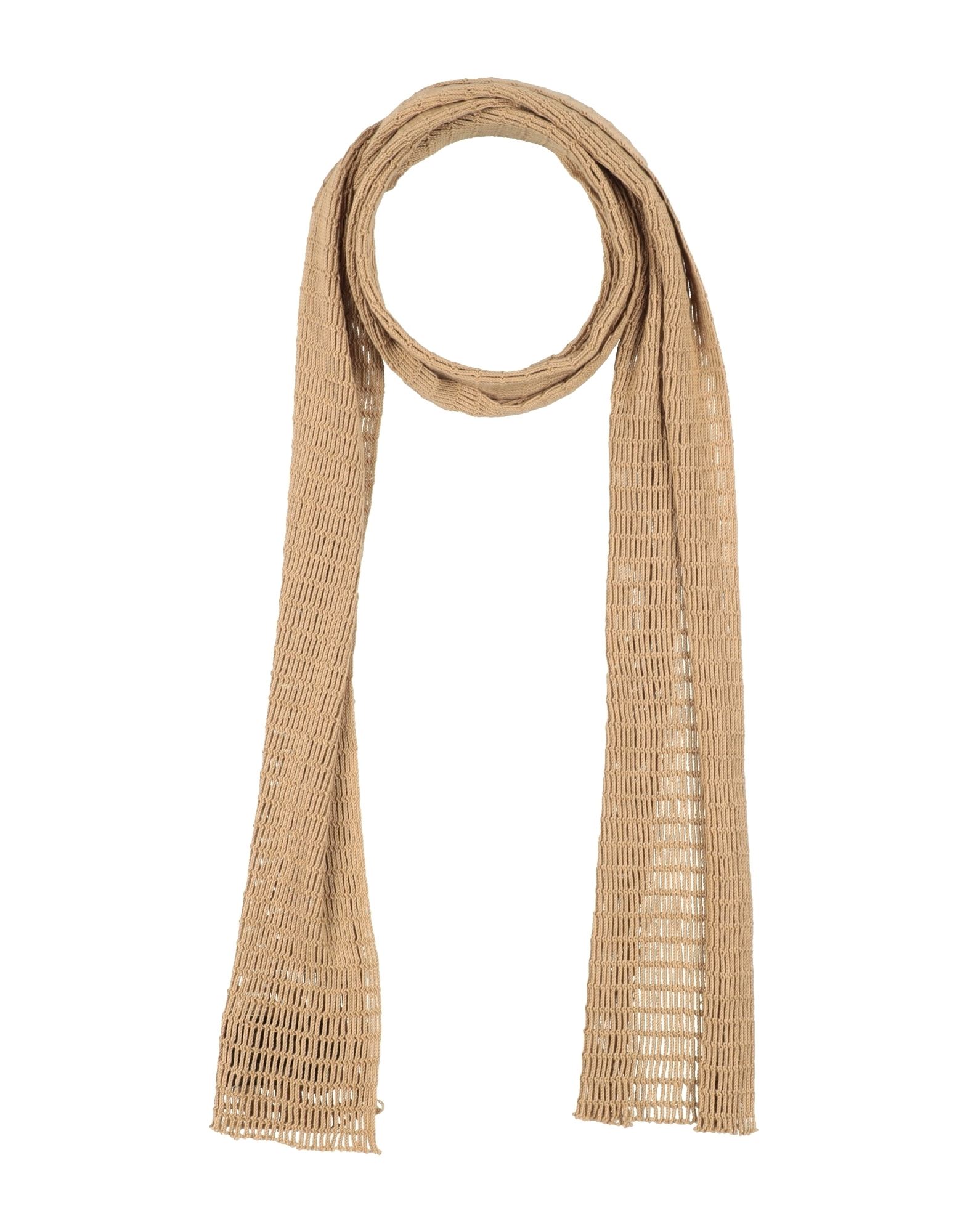 스카프 & 머플러, 니트 소재, 라이트웨이트 니트, 솔리드 컬러, 브랜드 로고, 드라이클리닝, 표백 금지, 건조기 사용불가. 이미지