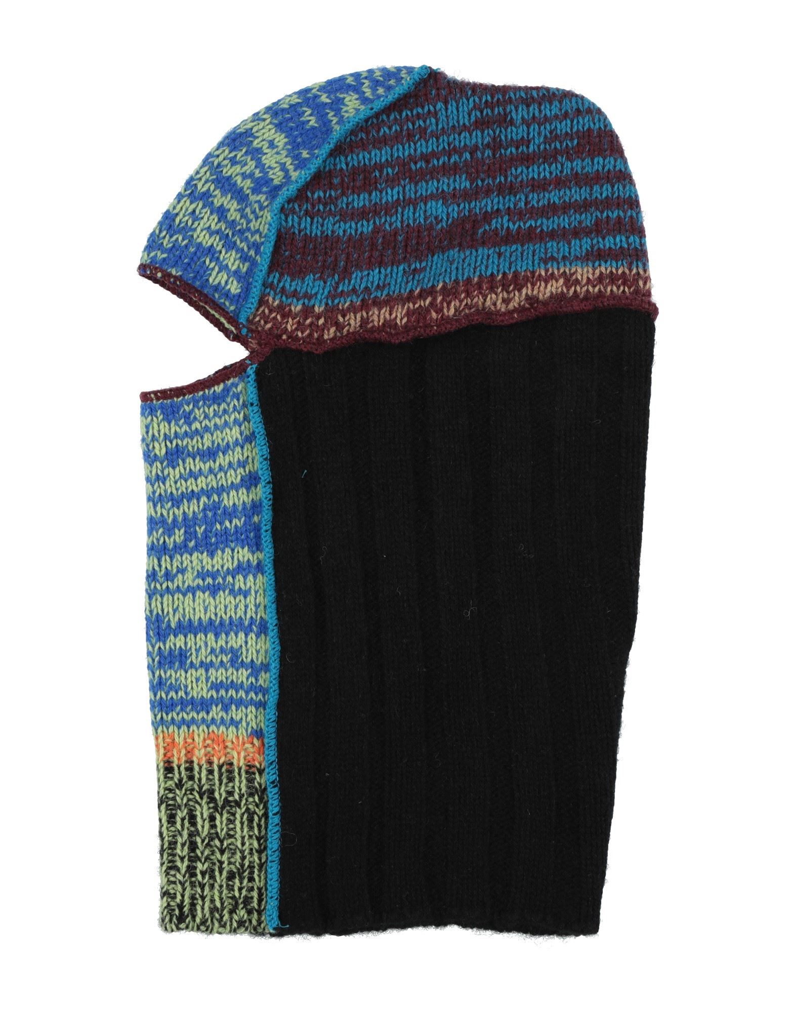 니트 소재, 리브(rib) 조직, 미디엄웨이트 니트, 장식 부착 없음, 멀티컬러 패턴, 발라클라바. 이미지