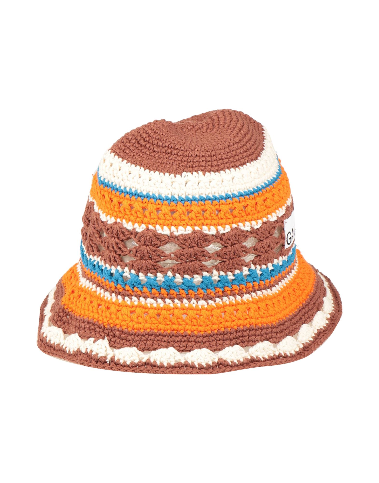 니트 소재, 라이트웨이트 니트, 브랜드 로고, 멀티컬러 패턴, 피셔맨 햇. 이미지