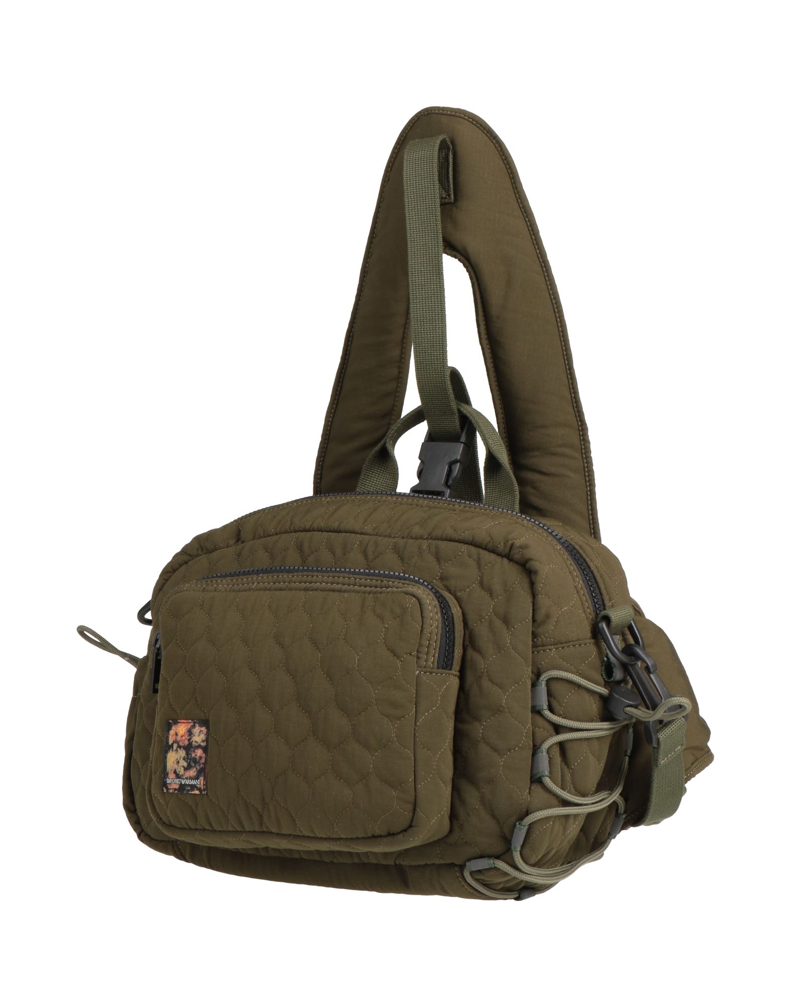 미디엄 스타일, 테크니컬 패브릭, 퀼팅, 브랜드 로고, 콘트라스트 디테일, 장식 디테일 솔리드 컬러, 지퍼 클로저, 안감있음, 외부 지퍼 포켓, 내부 포켓, 싱글 핸들, 탈착가능 숄더 스트랩, 모듈형 백팩. 이미지