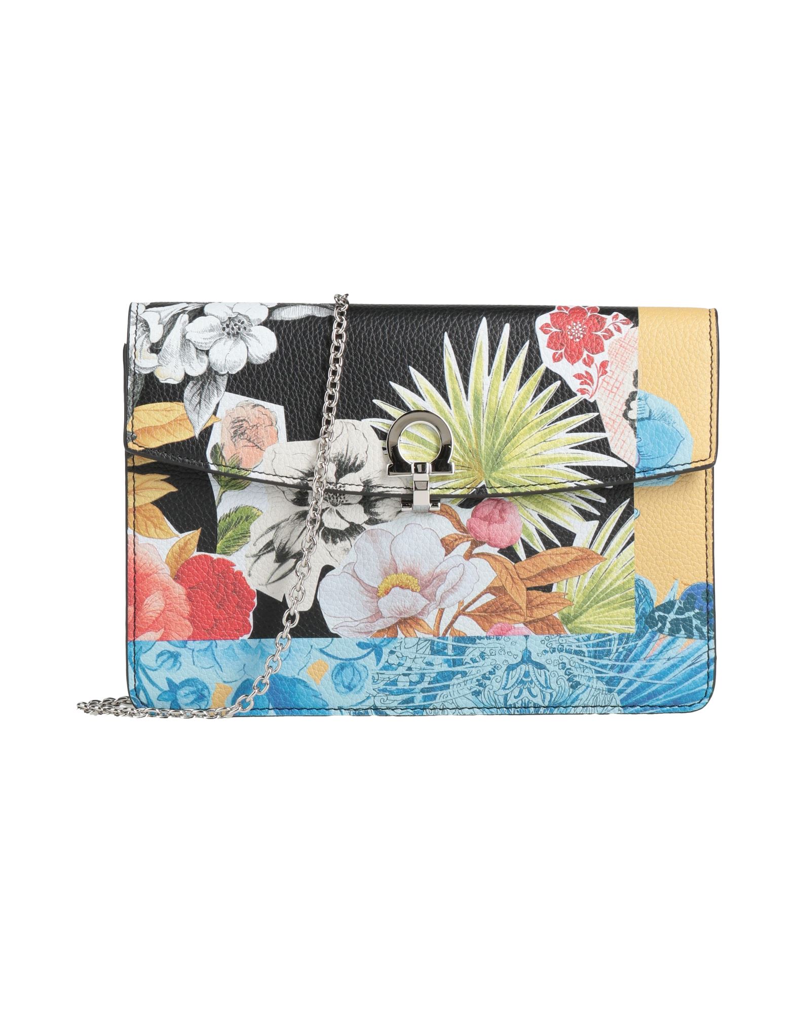 플랩백, 페블 효과 가죽, 플로럴 모티브, 브랜드 로고, 클래스프 클로져, 안감있음, 카드 수납공간, 외부 포켓, 탈착가능 숄더 스트랩, 메탈 스트랩, 미디엄 스타일, 동물성 비섬유 자재 함유. 이미지