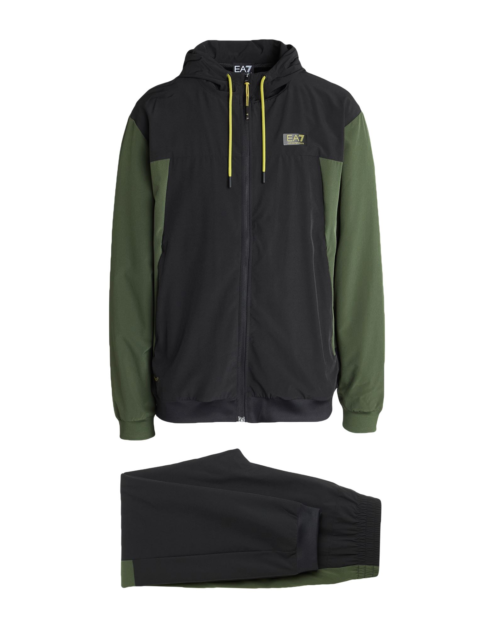 테크니컬 패브릭, 투톤 패턴, 스트레치 패브릭, 브랜드 로고, 후드, 롱 슬리브, 안감있음, 지퍼 여밈, 웰트 포켓, 지퍼 포켓, 엘라스틱 웨이스트라인, 세탁기로 세탁, 표백 금지, 건조기 사용불가, 운동이나 야외 활동에 적합한, 스타일과 편안함을 모두 갖춘 퍼포먼스 스포츠웨어. 이미지