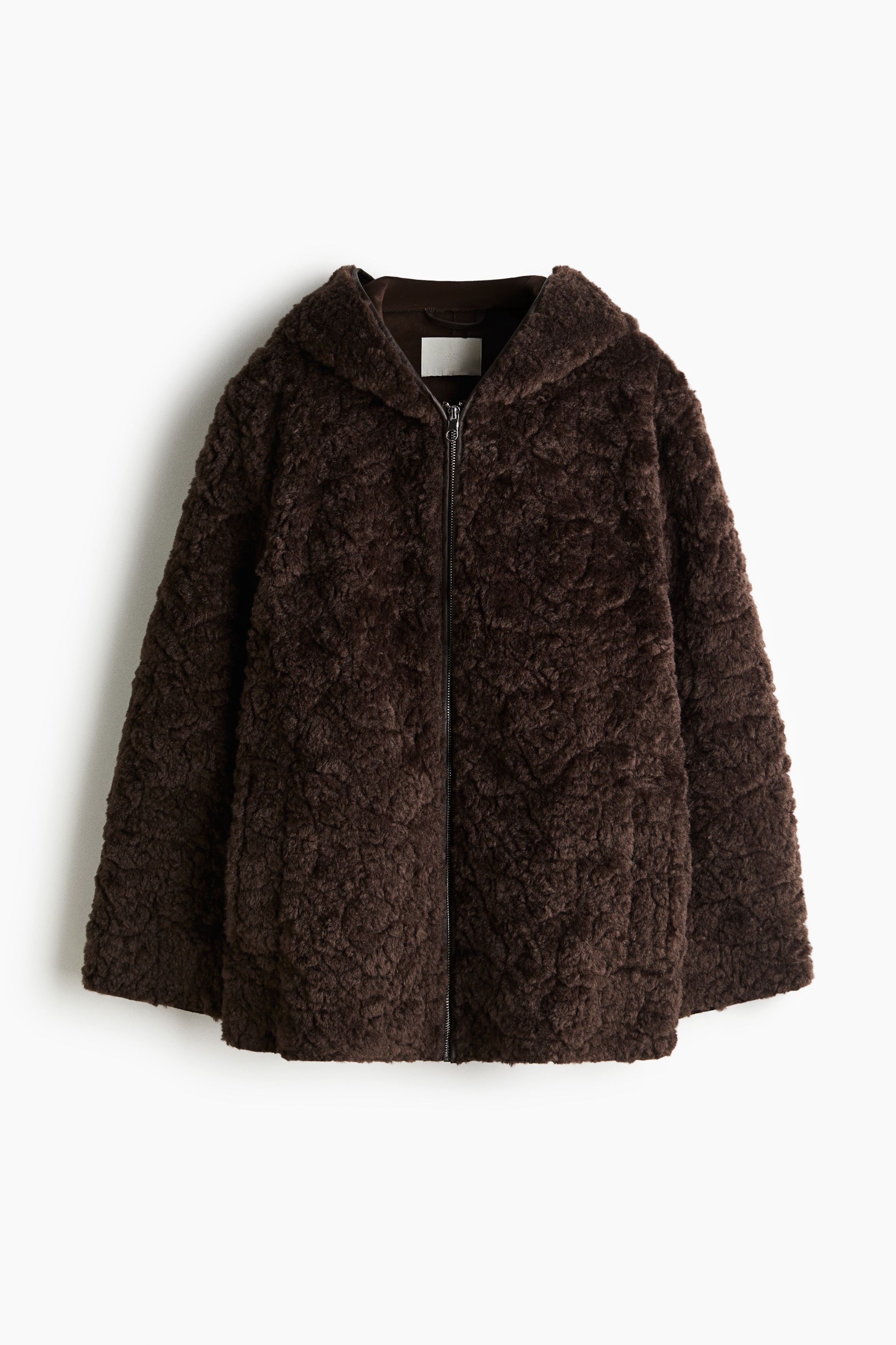 부드러운 테디 소재의 집업 후드 재킷. 옆면 웰트포켓. 드롭 숄더. 안감 생략. 이미지