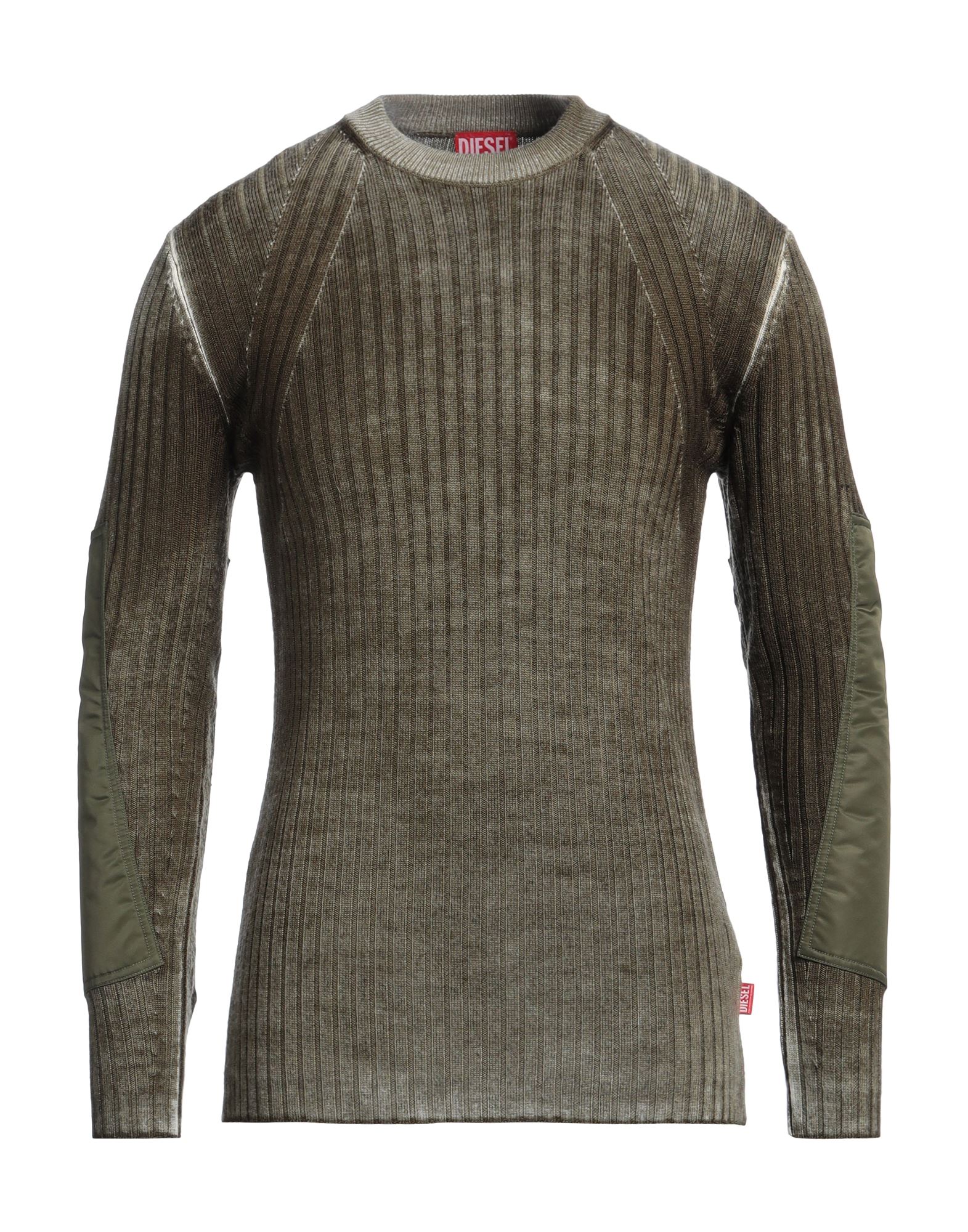 울, 테크니컬 패브릭, 라이트웨이트 니트, 리브(rib) 조직, 브랜드 로고, 멜란지, 크루넥, 롱 슬리브, 손세탁 또는 드라이클리닝, 표백 금지, 건조기 사용불가. 이미지