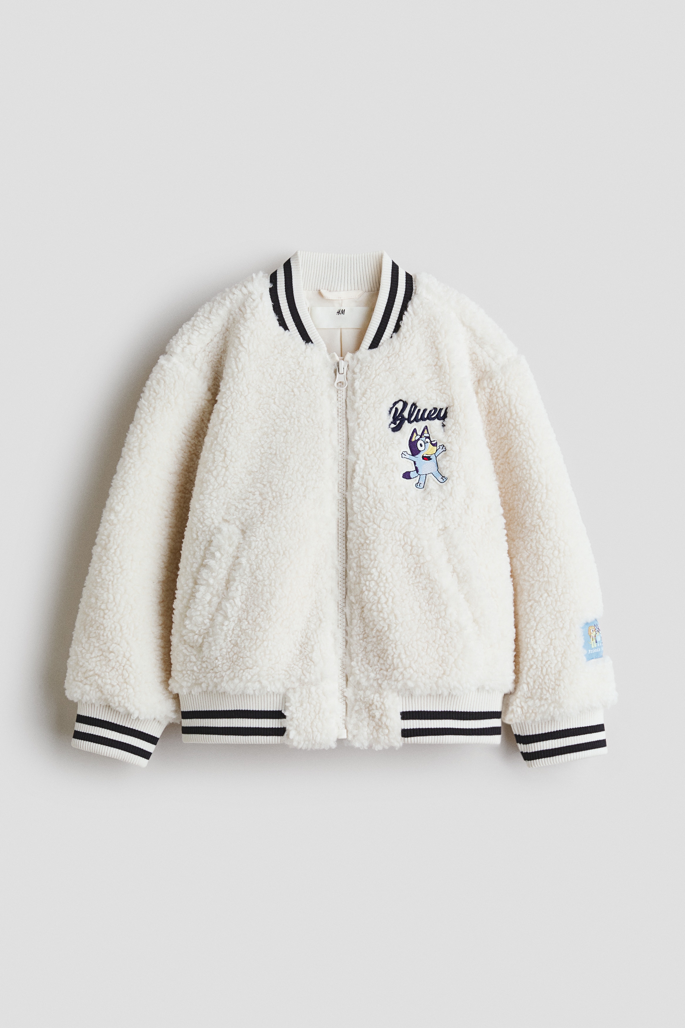 Baseball jacket in soft teddy with motif details. Ribbed stand collar, zip down the front and welt side pockets. Ribbed jersey trims at the cuffs and hem. Lined. 이미지1