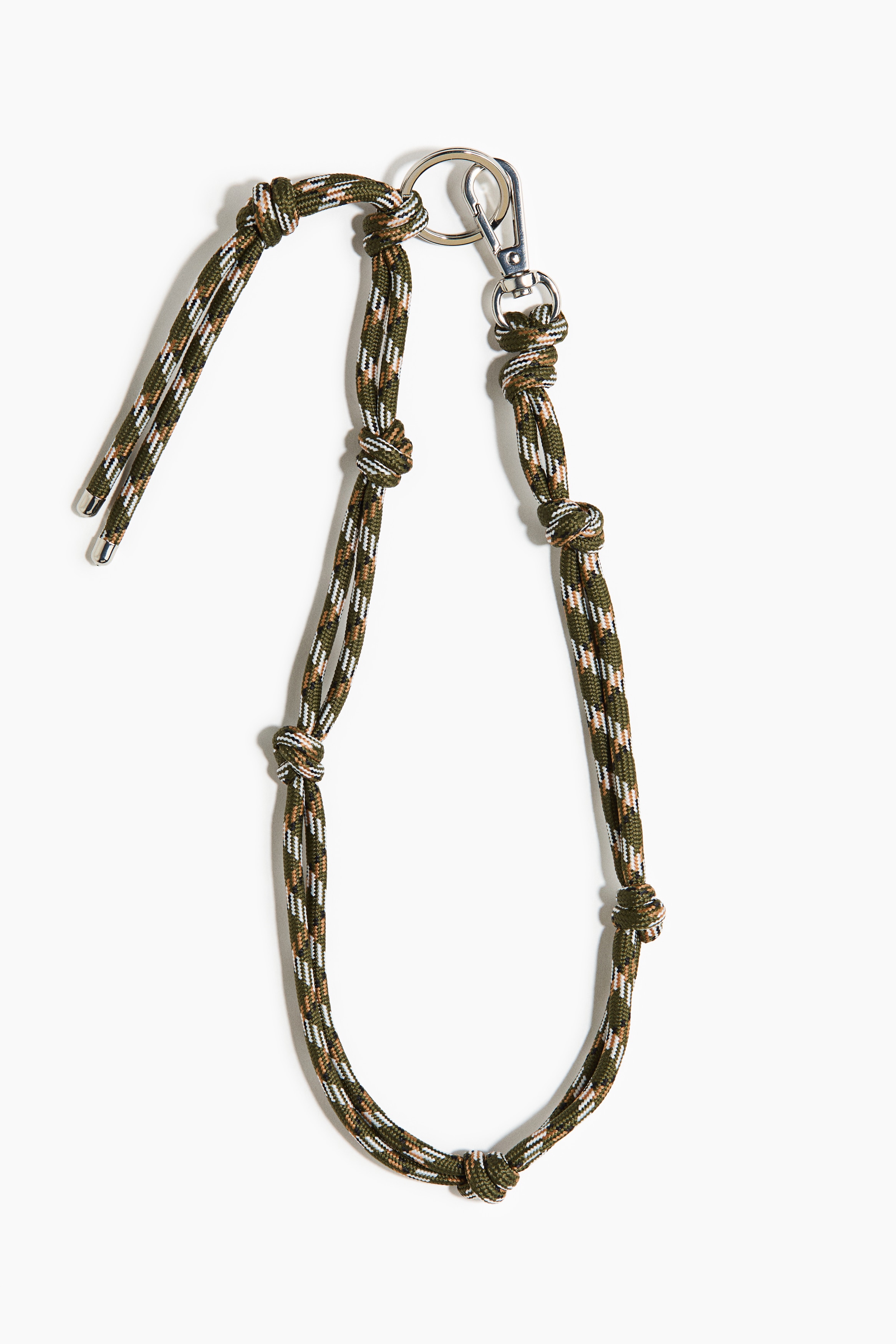 매듭진 신발끈 스트랩과 금속 카라비너 후크가 달린 열쇠고리. 이미지