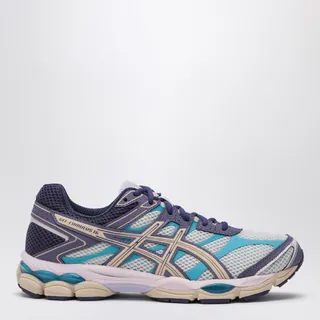 아식스 스니커즈는 샤이니한 합성 가죽과 메쉬 갑피, FLUIDRIDE™ 및 FLYTEFOAM™ 기술, GEL™ 쿠셔닝 기술, 고무 밑창이 특징입니다. 이미지