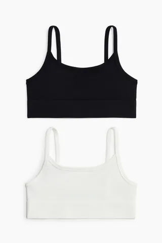 수분을 빠르게 흡수하여 편안하고 쾌적한 활동을 도와주는 기능성 DryMove™ 소재의 스포츠 탑 세트. 슬림핏. 가는 어깨 스트랩. 리브드 마감된 아랫단. 솔기를 최소화해 착용감이 편안하며 활동성이 높은 디자인. 이미지