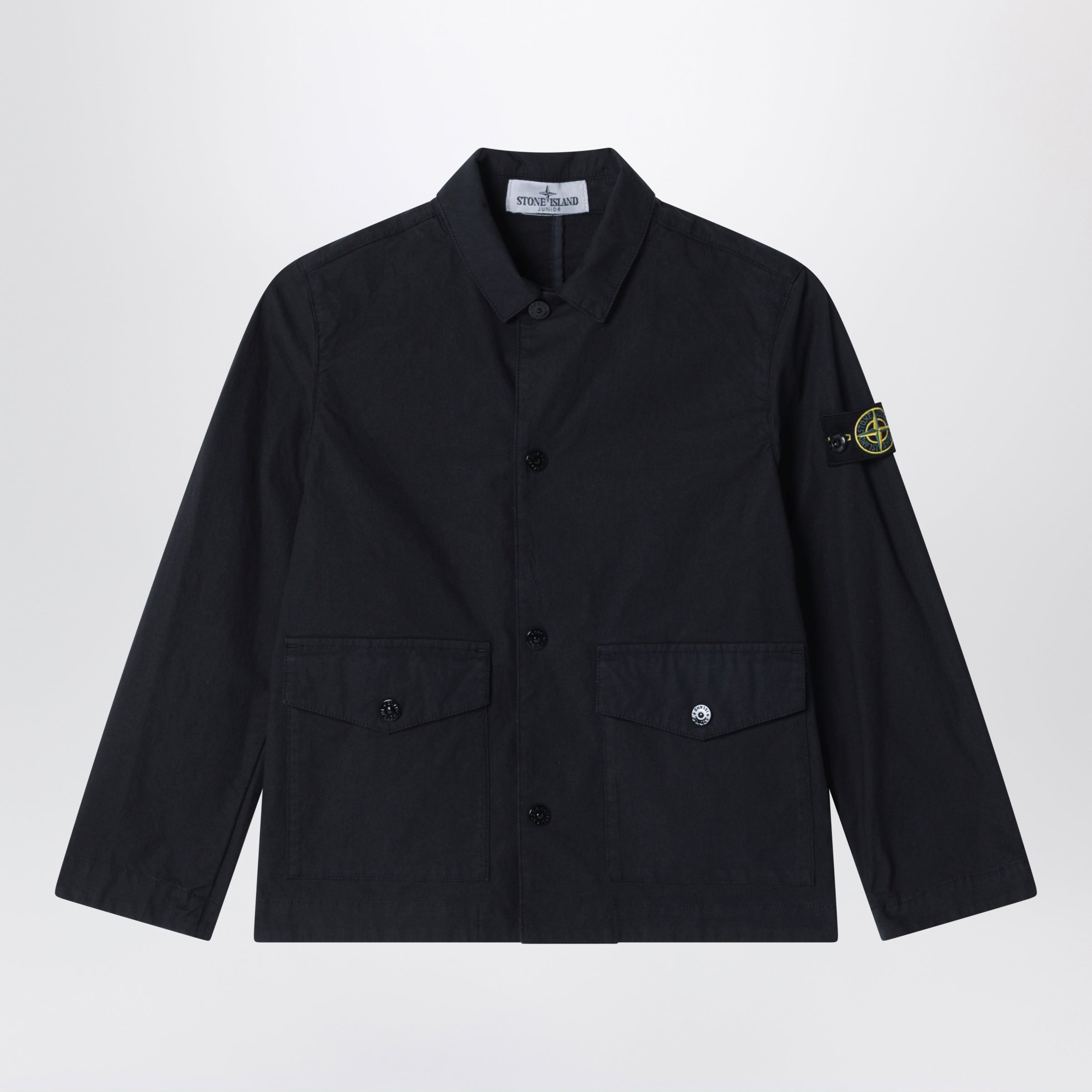 스톤 아일랜드의 면 혼방 셔츠 자켓입니다. 색상: 네이비 블루. 전면 버튼 잠금. 플랩과 버튼이 있는 두 개의 전면 포켓. 나침반 로고 패치가 있는 긴 소매. 조절 가능한 커프스. 이미지