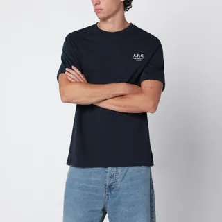 A.P.C.의 루 마담 스탠다드 티셔츠입니다. 오가닉 코튼 소재로 제작되었으며, 다크 네이비 컬러에 에크루 색상 자수가 포인트입니다. 헤비 코튼 소재의 스트레이트 핏으로 크루넥 디자인이 특징이며, 가슴 부분에 'A.P.C. Rue Madame' 로고가 자수 처리되어 있습니다. GOTS 인증을 받은 친환경 제품입니다. 이미지