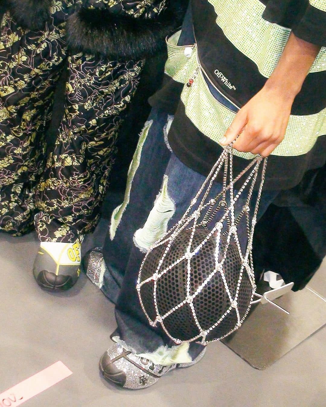 농구공에 영감 받은 오프화이트🏀⁠ 이미지5