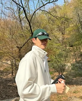 간단 코디는 볼캡+선글라스🧢😎 이미지