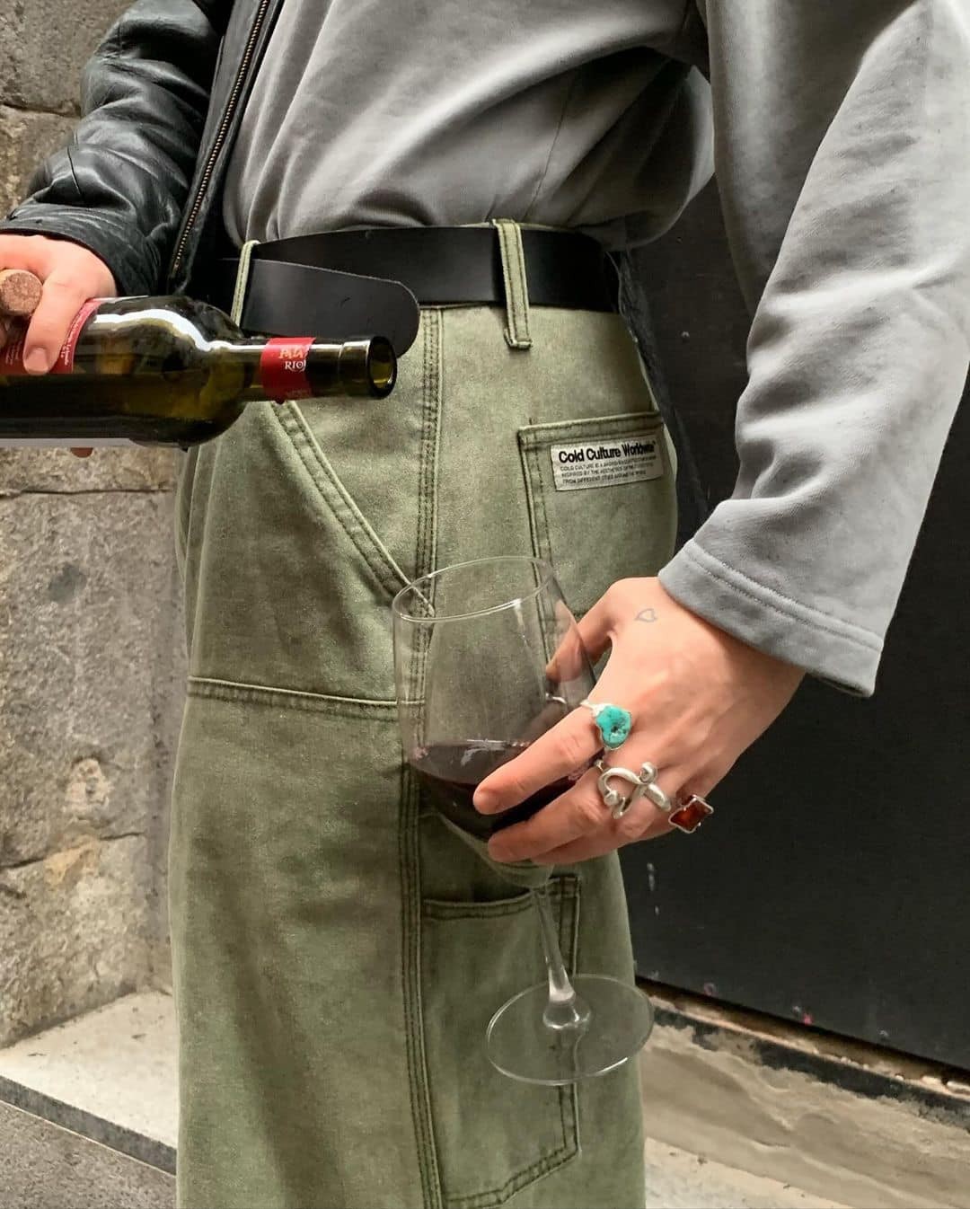카펜터팬츠는 어디든 만능🔨🍷⁠ 이미지"