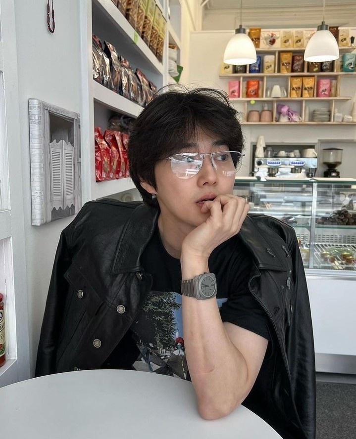 더워져도 포기 못하는 무채색룩🐜⁠ 이미지8