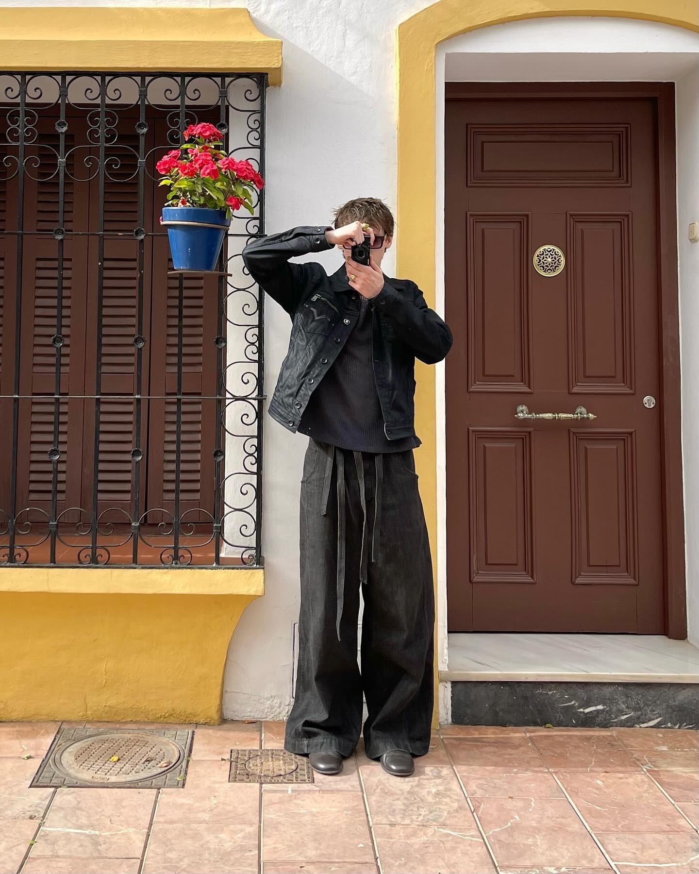 적당히 와이드한 블랙 팬츠🎱 이미지