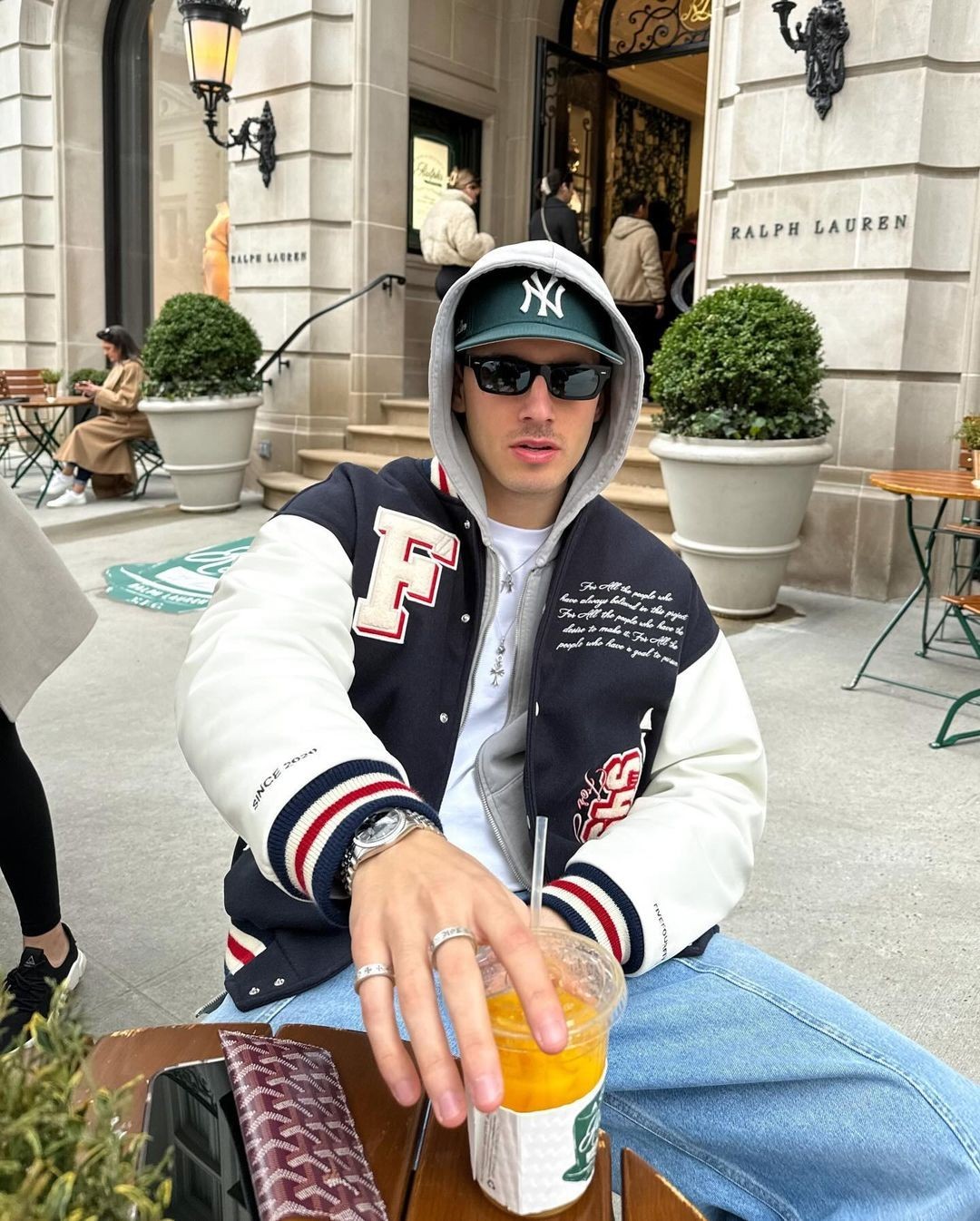 회색 후드집업은 필수지🥴 이미지3