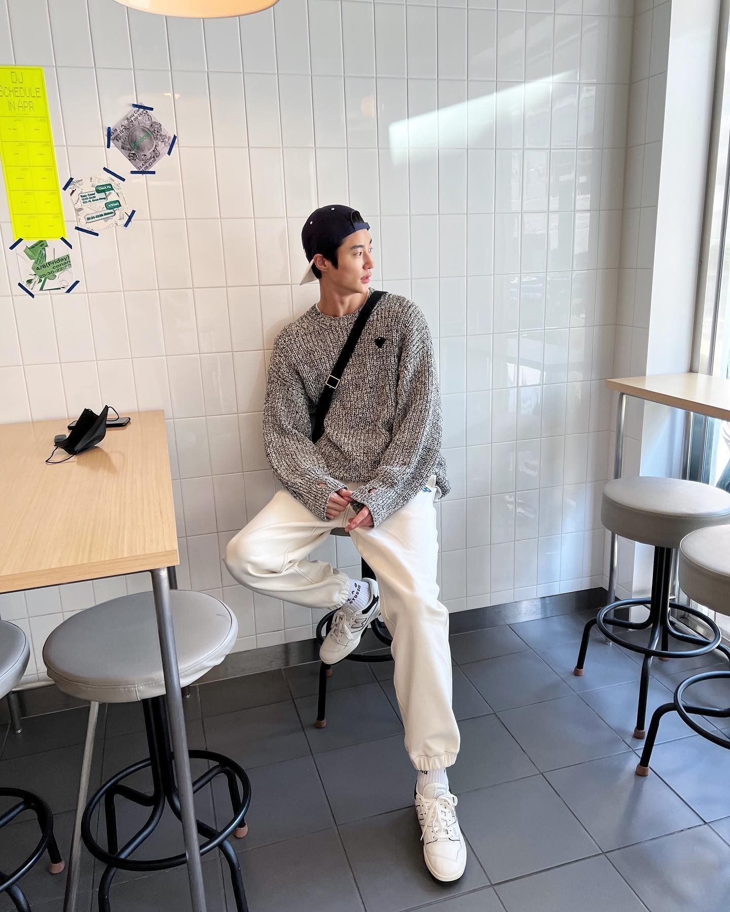 변우석처럼 볼캡 거꾸로 스킬🧢👌 이미지6