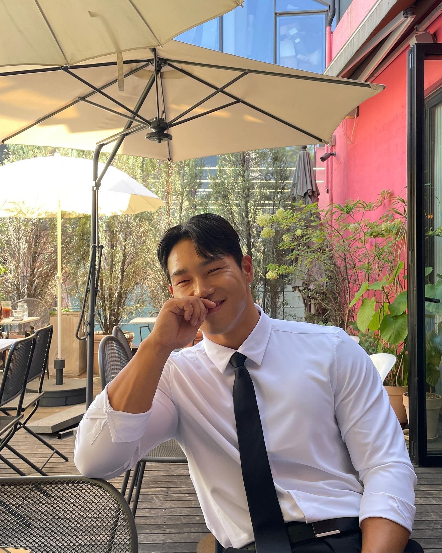 근본패션은 역시 셔츠에 타이👔😎⁠ 이미지3