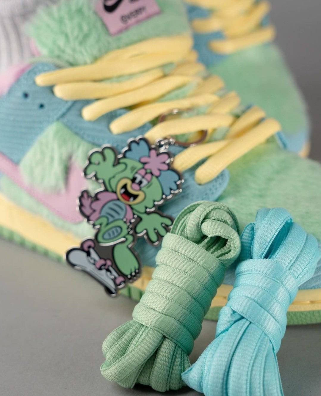 실착은 모르겠고 소장은 굿👍🏻👾⁠
베르디x나이키 SB 덩크 로우 '비스티' 여름 발매예정✅⁠ 이미지4