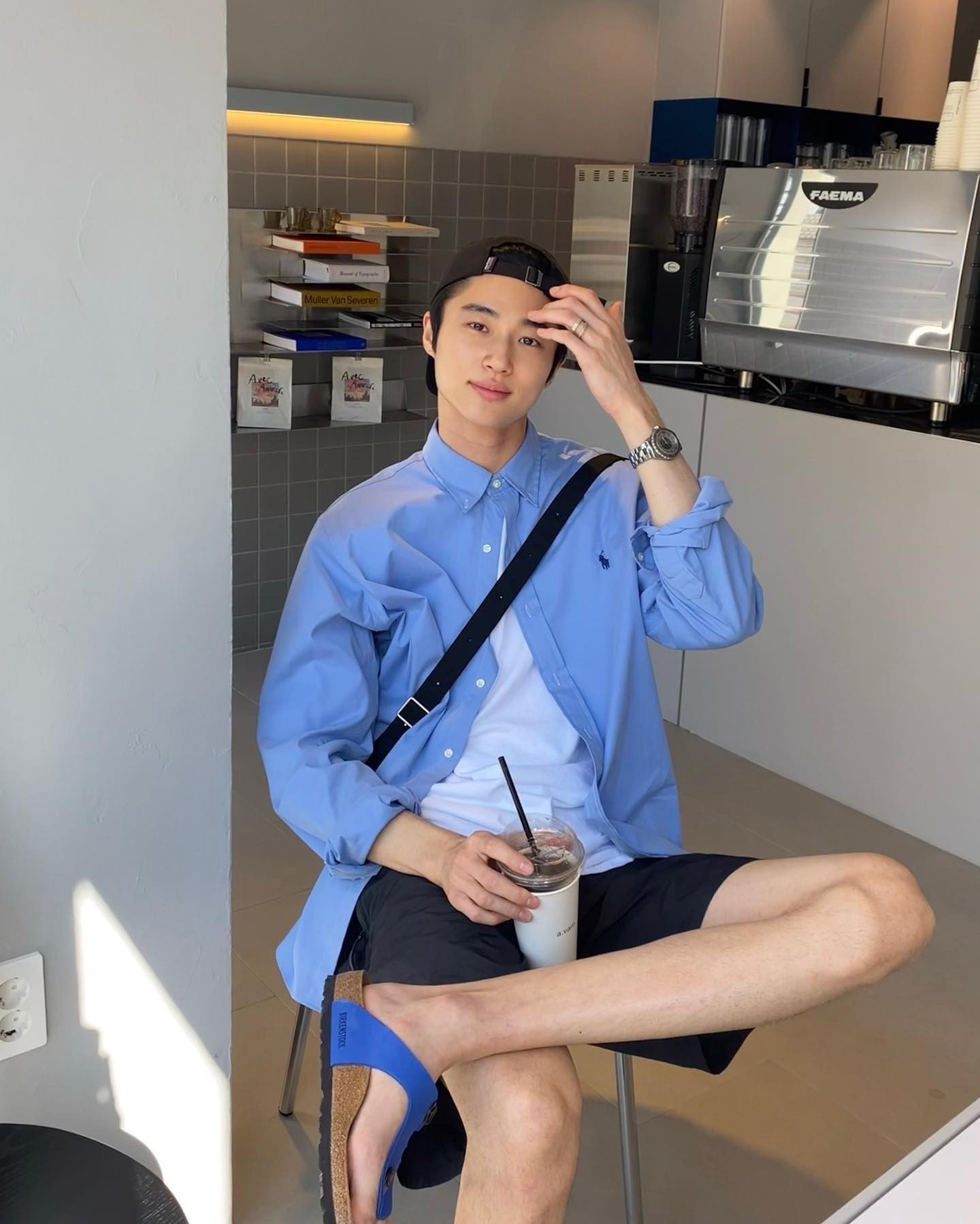 변우석처럼 볼캡 거꾸로 스킬🧢👌 이미지2