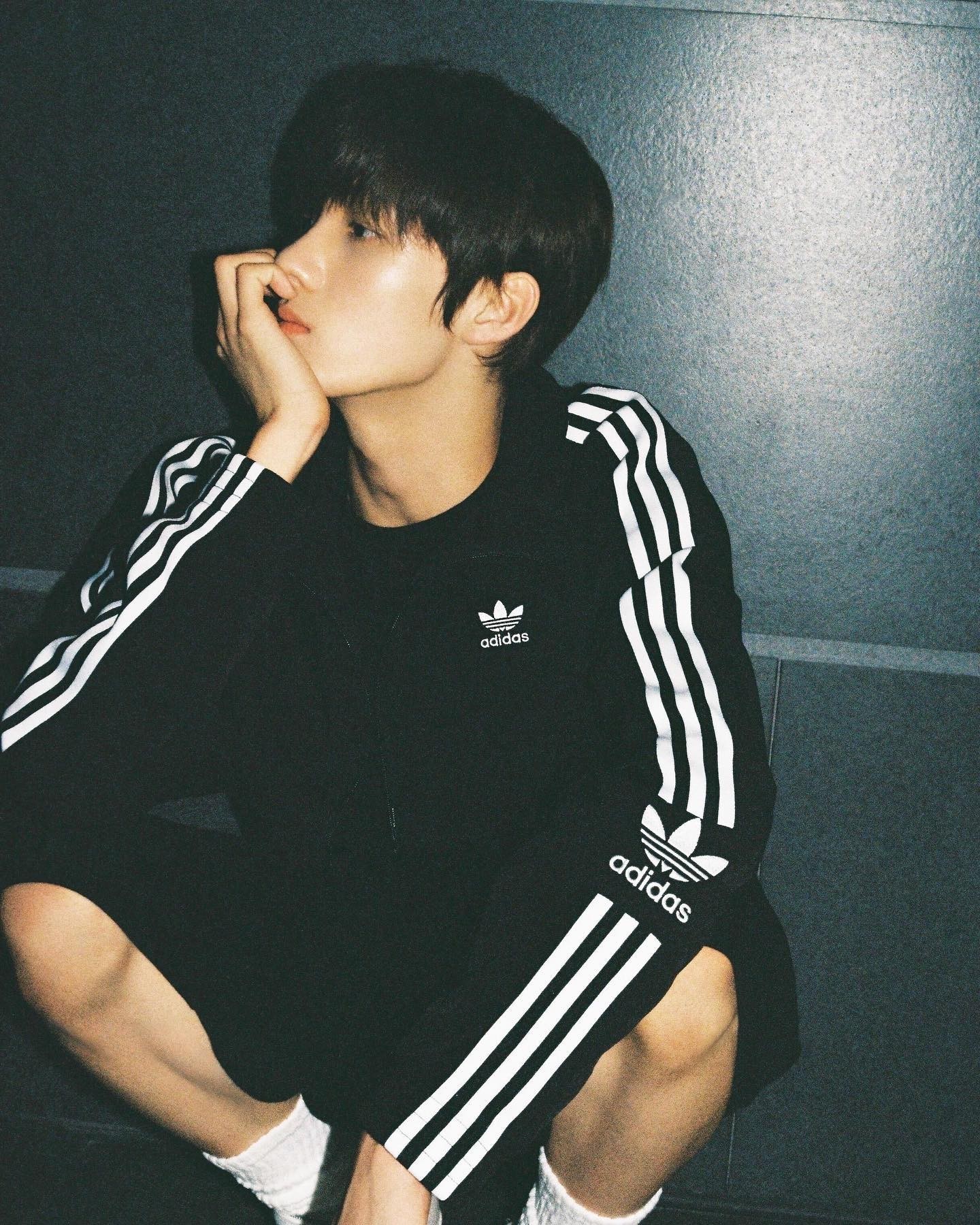 아디다스 져지 주워입고 나가⚜️🏃‍♂️⁠ 이미지"