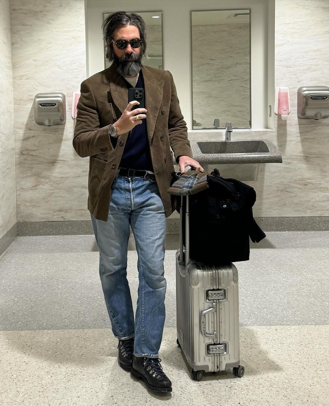 옷 잘입는 수염아저씨 델룩🧔🏻⁠ 이미지10