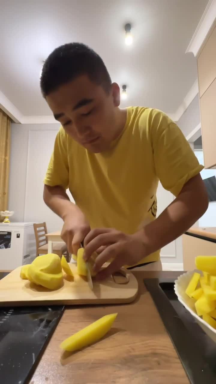 어우 손가락 자를 뻔했네🖕🥭​ 이미지