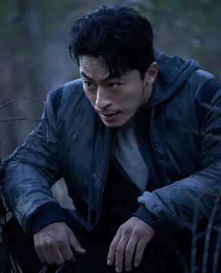 지금 공개🎬🍿넷플릭스 <기생수: 더 그레이> 속 구교환🔥⁠ 이미지"