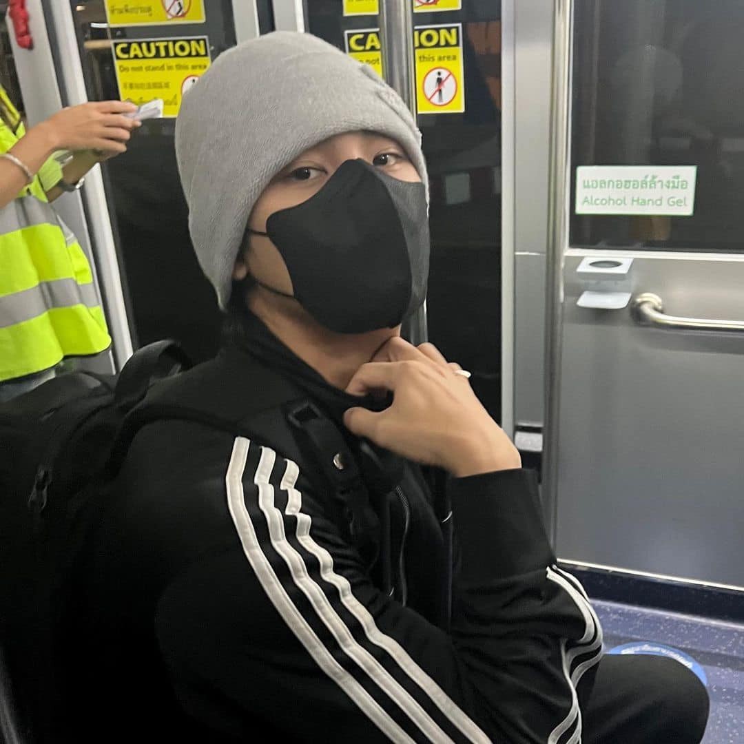 팔에 삼선 쫙쫙쫙🕸️⁠ 이미지